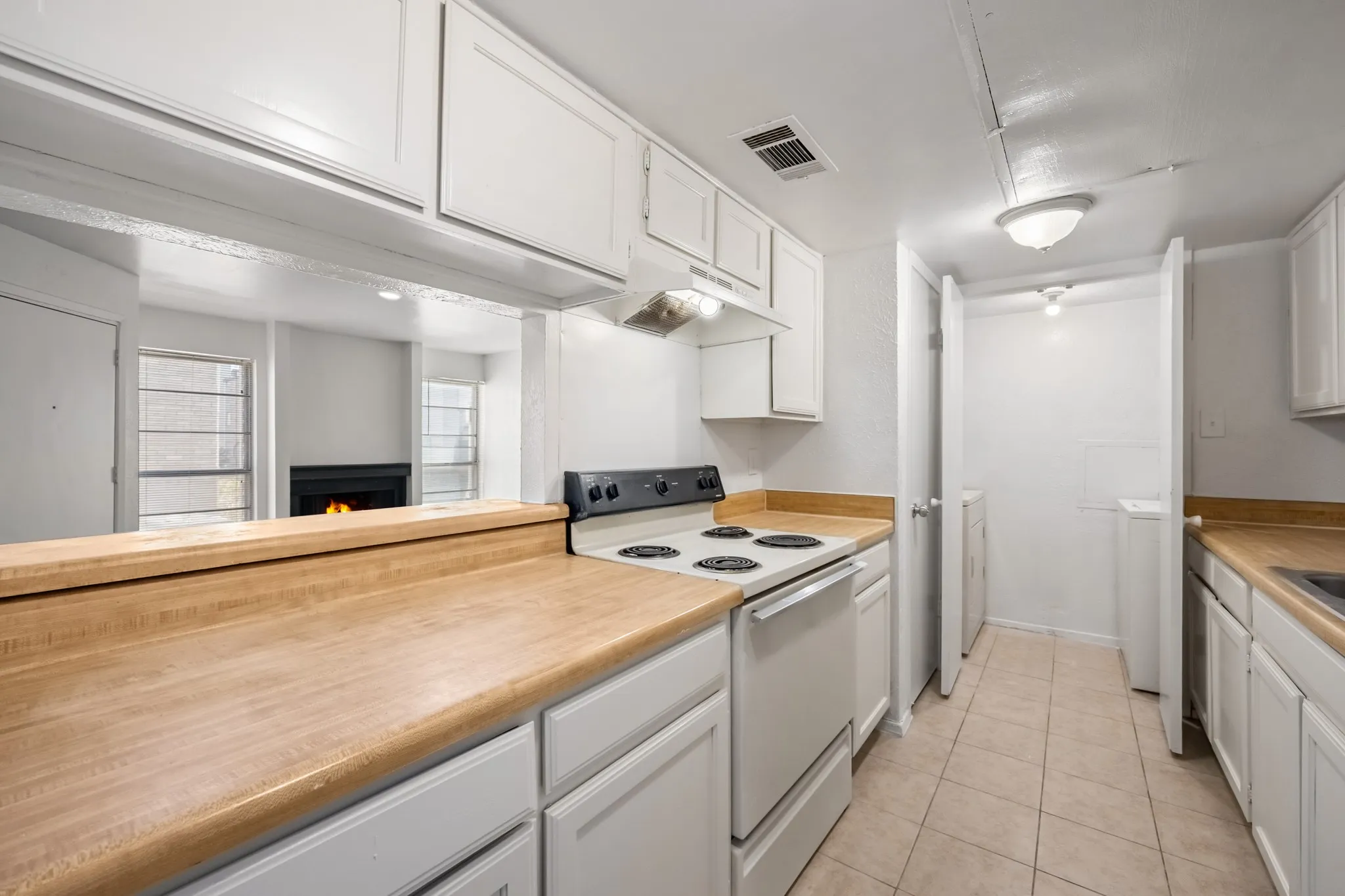 Condominium For Rent in Dallas County , 919 S Weatherred Drive 123, Richardson, Texas 75080, 2 Bedroom, 2 Bathroom, Garage spaces, 987 Sqft, built in 1976, mls#21391103, Real Estate Agent in Richardson, Homes For Rent in Dallas county, Homes For Rent in Richardson, Realtor in Richardson Texas, Real Estate Brokerage Independent Realty Texas, Luminita Cordes Realtor
