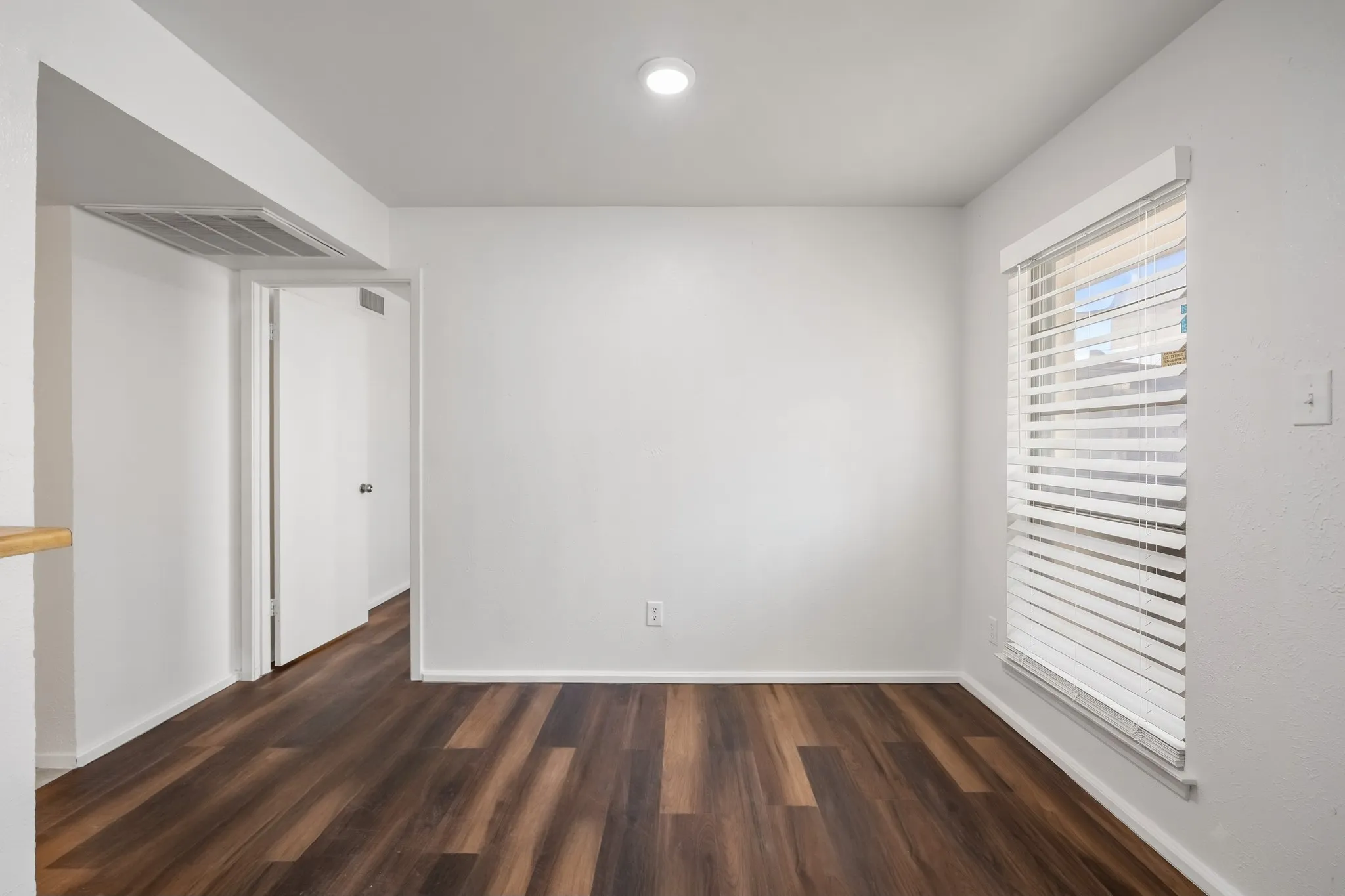 Condominium For Rent in Dallas County , 919 S Weatherred Drive 123, Richardson, Texas 75080, 2 Bedroom, 2 Bathroom, Garage spaces, 987 Sqft, built in 1976, mls#21391103, Real Estate Agent in Richardson, Homes For Rent in Dallas county, Homes For Rent in Richardson, Realtor in Richardson Texas, Real Estate Brokerage Independent Realty Texas, Luminita Cordes Realtor