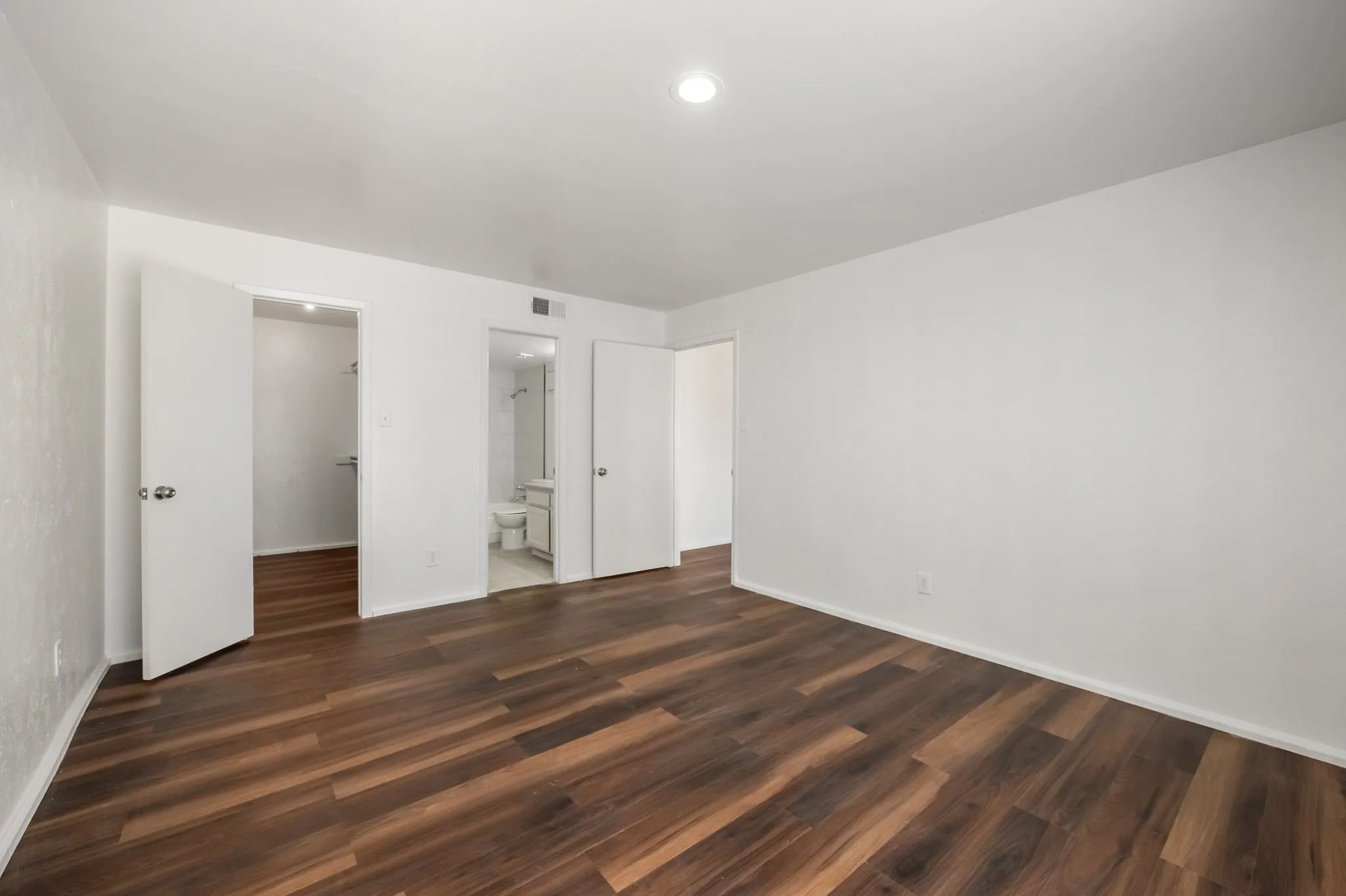 Condominium For Rent in Dallas County , 919 S Weatherred Drive 123, Richardson, Texas 75080, 2 Bedroom, 2 Bathroom, Garage spaces, 987 Sqft, built in 1976, mls#21391103, Real Estate Agent in Richardson, Homes For Rent in Dallas county, Homes For Rent in Richardson, Realtor in Richardson Texas, Real Estate Brokerage Independent Realty Texas, Luminita Cordes Realtor