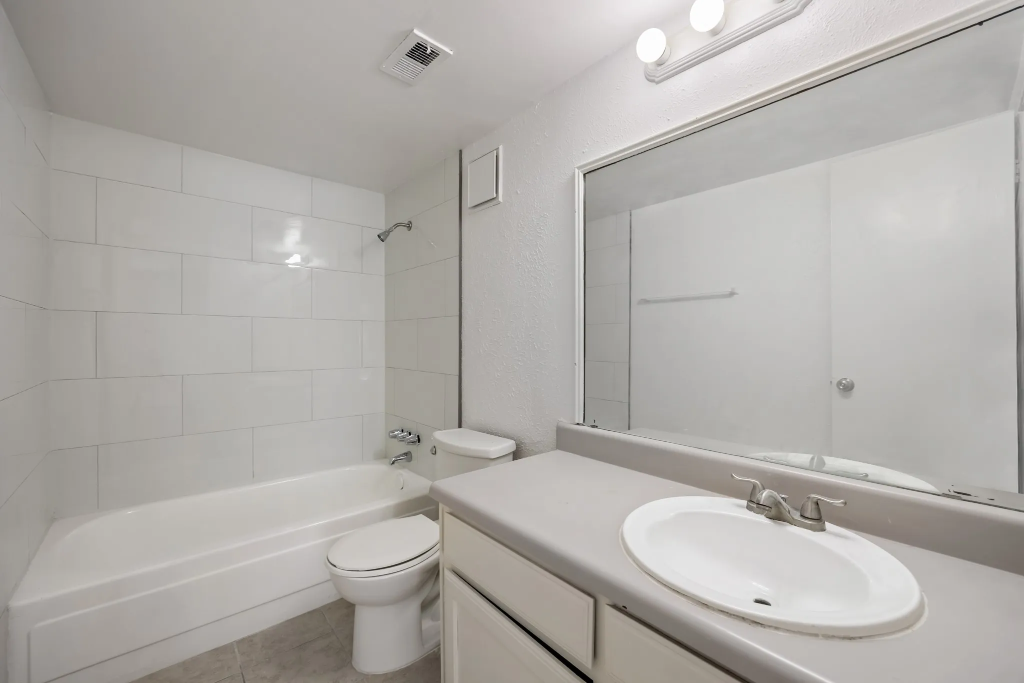 Condominium For Rent in Dallas County , 919 S Weatherred Drive 123, Richardson, Texas 75080, 2 Bedroom, 2 Bathroom, Garage spaces, 987 Sqft, built in 1976, mls#21391103, Real Estate Agent in Richardson, Homes For Rent in Dallas county, Homes For Rent in Richardson, Realtor in Richardson Texas, Real Estate Brokerage Independent Realty Texas, Luminita Cordes Realtor