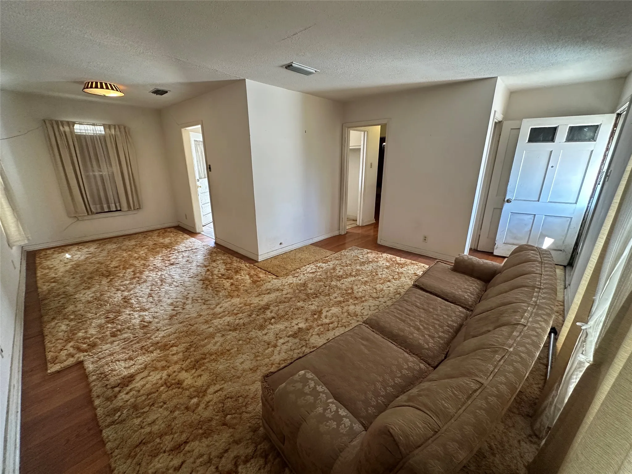 Single Family Residence For Sale in Dallas County , 7519 Red Bud Drive, Dallas, Texas 75227, 2 Bedroom, 1 Bathroom, 1 Garage spaces, 791 Sqft, built in 1949, mls#21390851, Real Estate Agent in Dallas, Homes For Sale in Dallas county, Homes For Sale in Dallas, Realtor in Dallas Texas, Real Estate Brokerage Independent Realty Texas, Luminita Cordes Realtor
