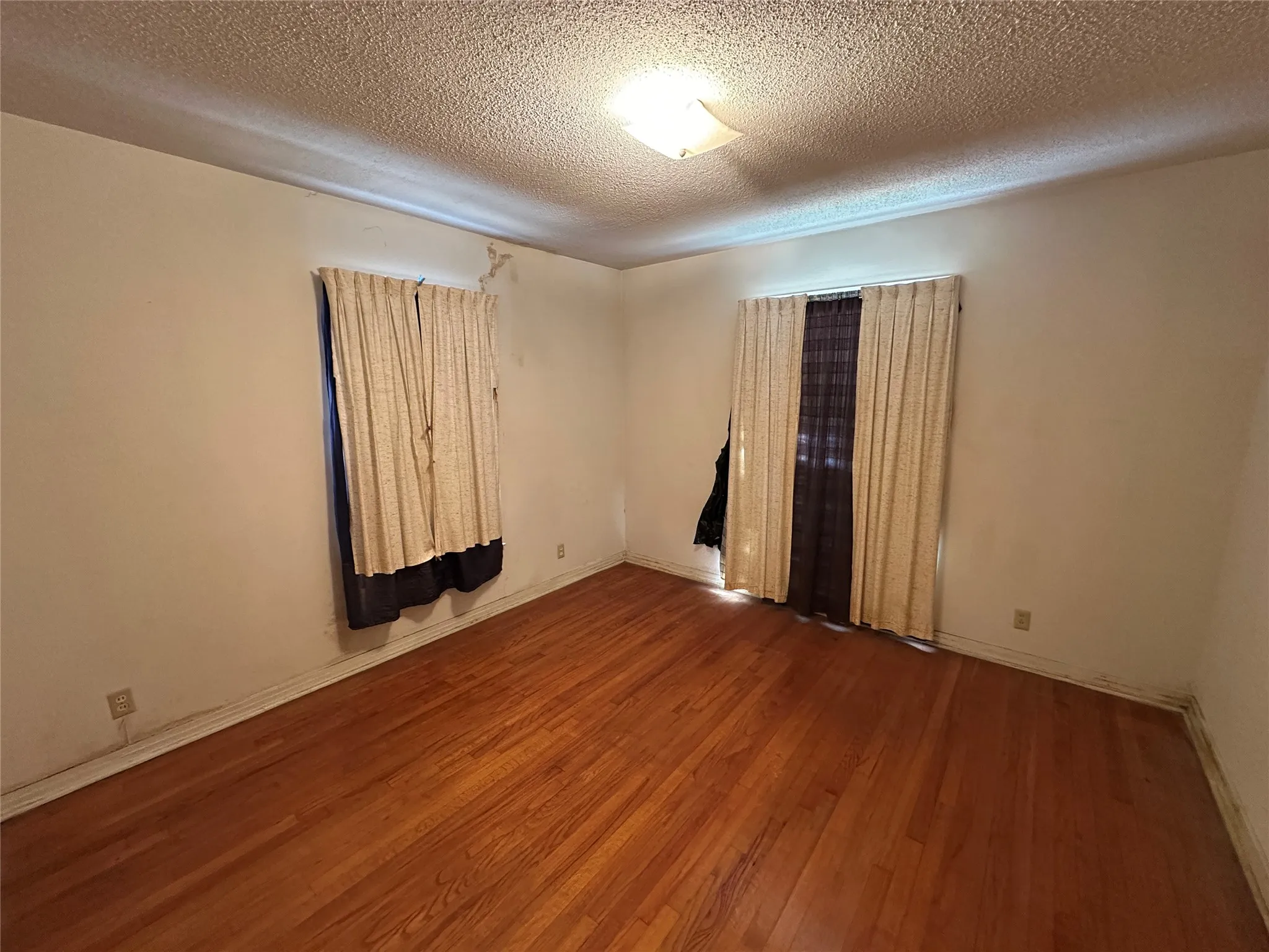 Single Family Residence For Sale in Dallas County , 7519 Red Bud Drive, Dallas, Texas 75227, 2 Bedroom, 1 Bathroom, 1 Garage spaces, 791 Sqft, built in 1949, mls#21390851, Real Estate Agent in Dallas, Homes For Sale in Dallas county, Homes For Sale in Dallas, Realtor in Dallas Texas, Real Estate Brokerage Independent Realty Texas, Luminita Cordes Realtor