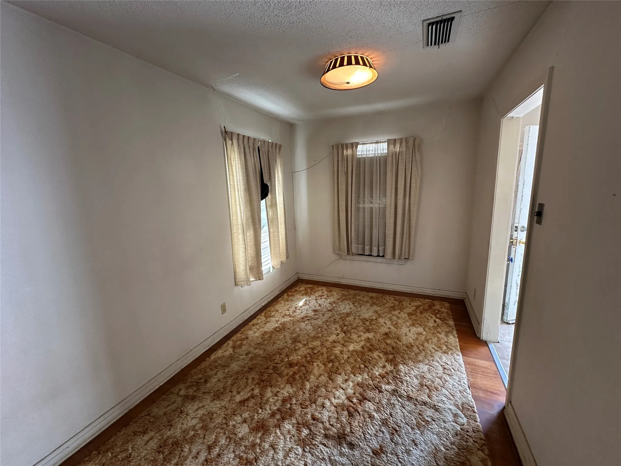 Single Family Residence For Sale in Dallas County , 7519 Red Bud Drive, Dallas, Texas 75227, 2 Bedroom, 1 Bathroom, 1 Garage spaces, 791 Sqft, built in 1949, mls#21390851, Real Estate Agent in Dallas, Homes For Sale in Dallas county, Homes For Sale in Dallas, Realtor in Dallas Texas, Real Estate Brokerage Independent Realty Texas, Luminita Cordes Realtor