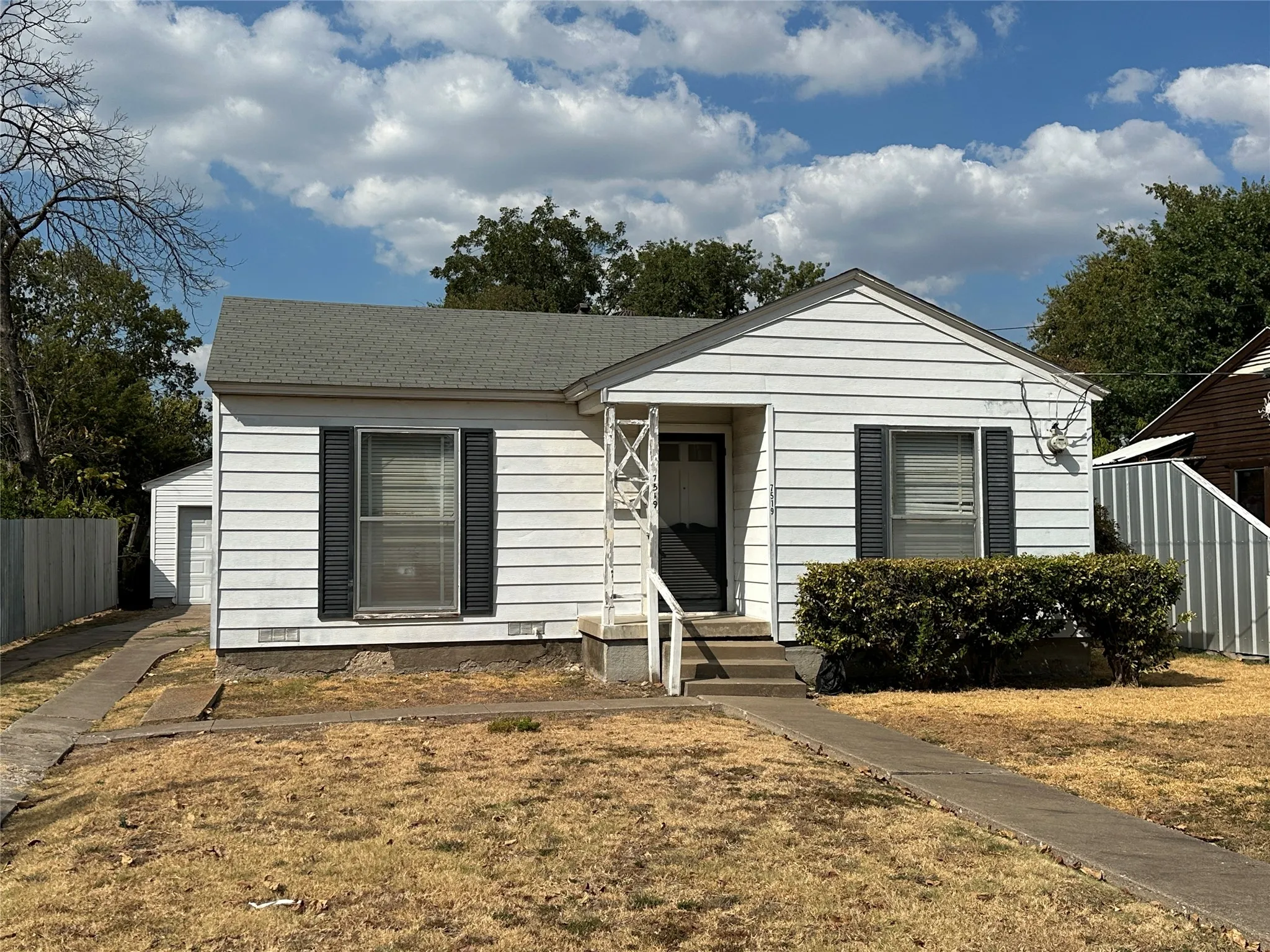 Single Family Residence For Sale in Dallas County , 7519 Red Bud Drive, Dallas, Texas 75227, 2 Bedroom, 1 Bathroom, 1 Garage spaces, 791 Sqft, built in 1949, mls#21390851, Real Estate Agent in Dallas, Homes For Sale in Dallas county, Homes For Sale in Dallas, Realtor in Dallas Texas, Real Estate Brokerage Independent Realty Texas, Luminita Cordes Realtor