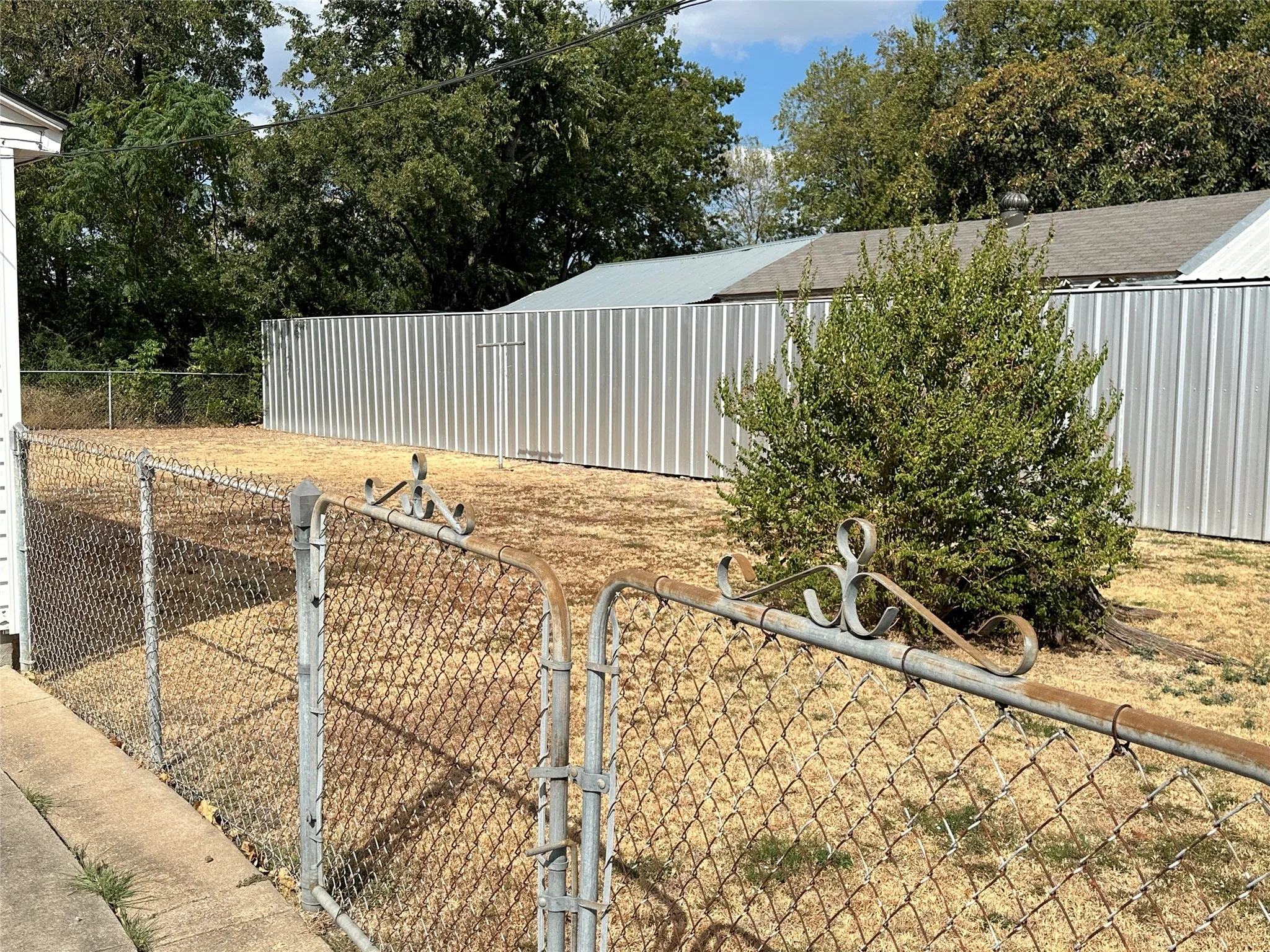 Single Family Residence For Sale in Dallas County , 7519 Red Bud Drive, Dallas, Texas 75227, 2 Bedroom, 1 Bathroom, 1 Garage spaces, 791 Sqft, built in 1949, mls#21390851, Real Estate Agent in Dallas, Homes For Sale in Dallas county, Homes For Sale in Dallas, Realtor in Dallas Texas, Real Estate Brokerage Independent Realty Texas, Luminita Cordes Realtor