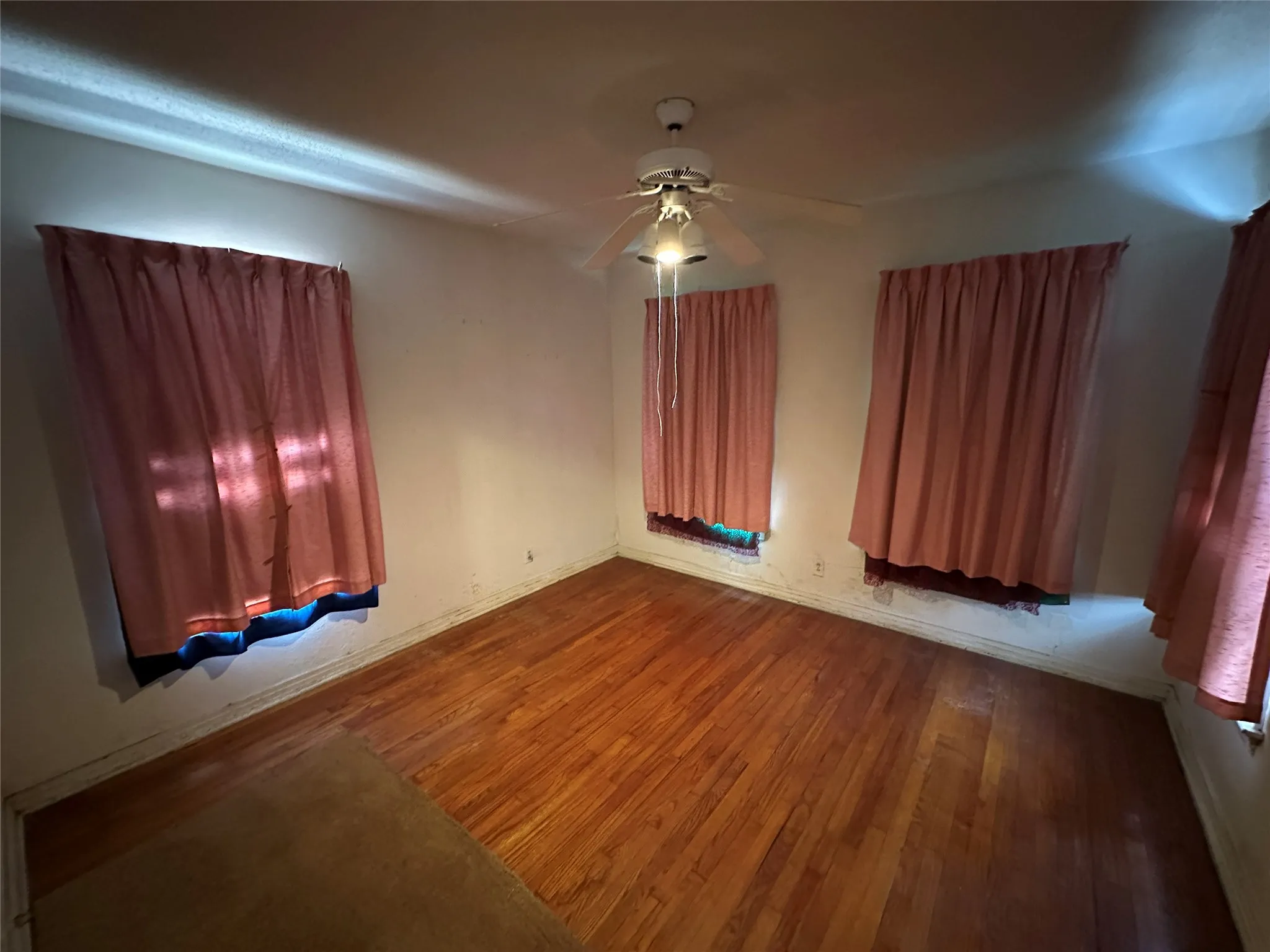Single Family Residence For Sale in Dallas County , 7519 Red Bud Drive, Dallas, Texas 75227, 2 Bedroom, 1 Bathroom, 1 Garage spaces, 791 Sqft, built in 1949, mls#21390851, Real Estate Agent in Dallas, Homes For Sale in Dallas county, Homes For Sale in Dallas, Realtor in Dallas Texas, Real Estate Brokerage Independent Realty Texas, Luminita Cordes Realtor