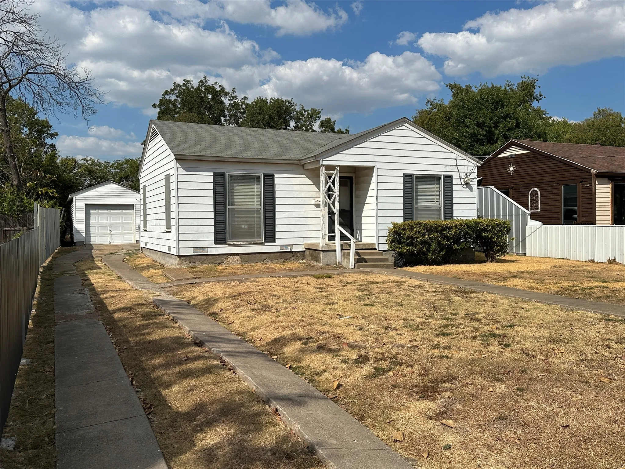 Single Family Residence For Sale in Dallas County , 7519 Red Bud Drive, Dallas, Texas 75227, 2 Bedroom, 1 Bathroom, 1 Garage spaces, 791 Sqft, built in 1949, mls#21390851, Real Estate Agent in Dallas, Homes For Sale in Dallas county, Homes For Sale in Dallas, Realtor in Dallas Texas, Real Estate Brokerage Independent Realty Texas, Luminita Cordes Realtor