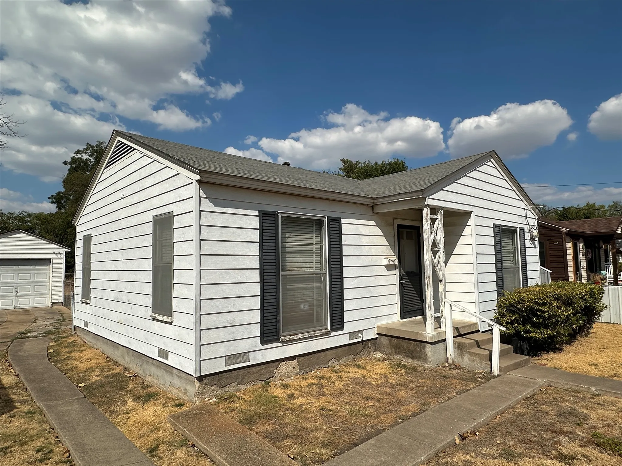 Single Family Residence For Sale in Dallas County , 7519 Red Bud Drive, Dallas, Texas 75227, 2 Bedroom, 1 Bathroom, 1 Garage spaces, 791 Sqft, built in 1949, mls#21390851, Real Estate Agent in Dallas, Homes For Sale in Dallas county, Homes For Sale in Dallas, Realtor in Dallas Texas, Real Estate Brokerage Independent Realty Texas, Luminita Cordes Realtor