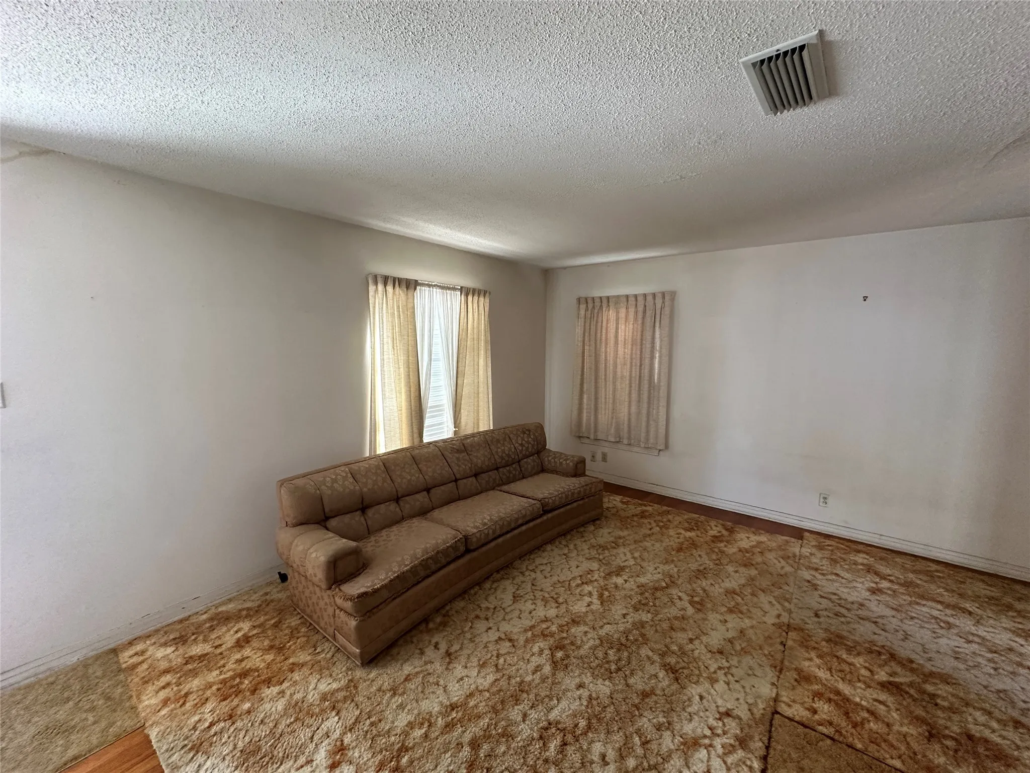 Single Family Residence For Sale in Dallas County , 7519 Red Bud Drive, Dallas, Texas 75227, 2 Bedroom, 1 Bathroom, 1 Garage spaces, 791 Sqft, built in 1949, mls#21390851, Real Estate Agent in Dallas, Homes For Sale in Dallas county, Homes For Sale in Dallas, Realtor in Dallas Texas, Real Estate Brokerage Independent Realty Texas, Luminita Cordes Realtor