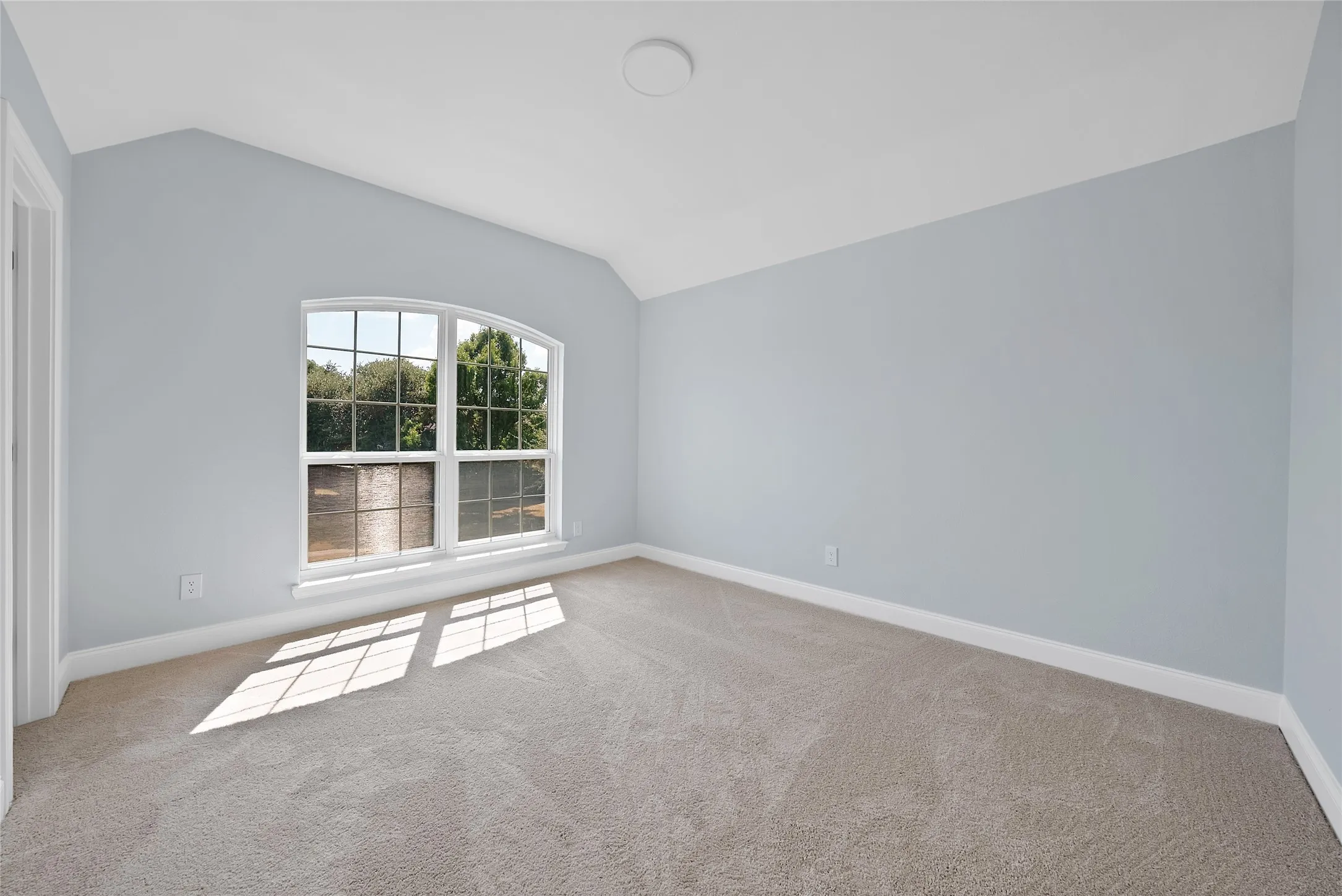 Single Family Residence For Sale in Dallas County , 1225 Donegal Lane, Garland, Texas 75044, 4 Bedroom, 3 Bathroom, 2 Garage spaces, 2,850 Sqft, built in 1997, mls#21386852, Real Estate Agent in Garland, Homes For Sale in Dallas county, Homes For Sale in Garland, Realtor in Garland Texas, Real Estate Brokerage Independent Realty Texas, Luminita Cordes Realtor
