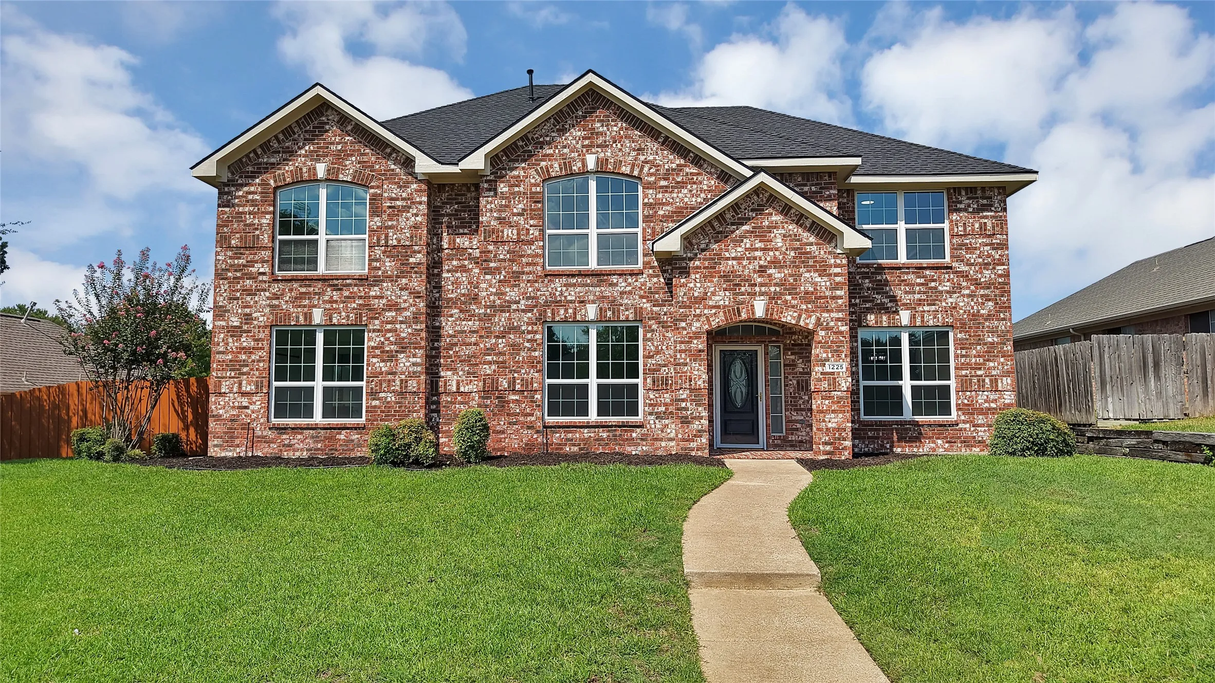 Single Family Residence For Sale in Dallas County , 1225 Donegal Lane, Garland, Texas 75044, 4 Bedroom, 3 Bathroom, 2 Garage spaces, 2,850 Sqft, built in 1997, mls#21386852, Real Estate Agent in Garland, Homes For Sale in Dallas county, Homes For Sale in Garland, Realtor in Garland Texas, Real Estate Brokerage Independent Realty Texas, Luminita Cordes Realtor