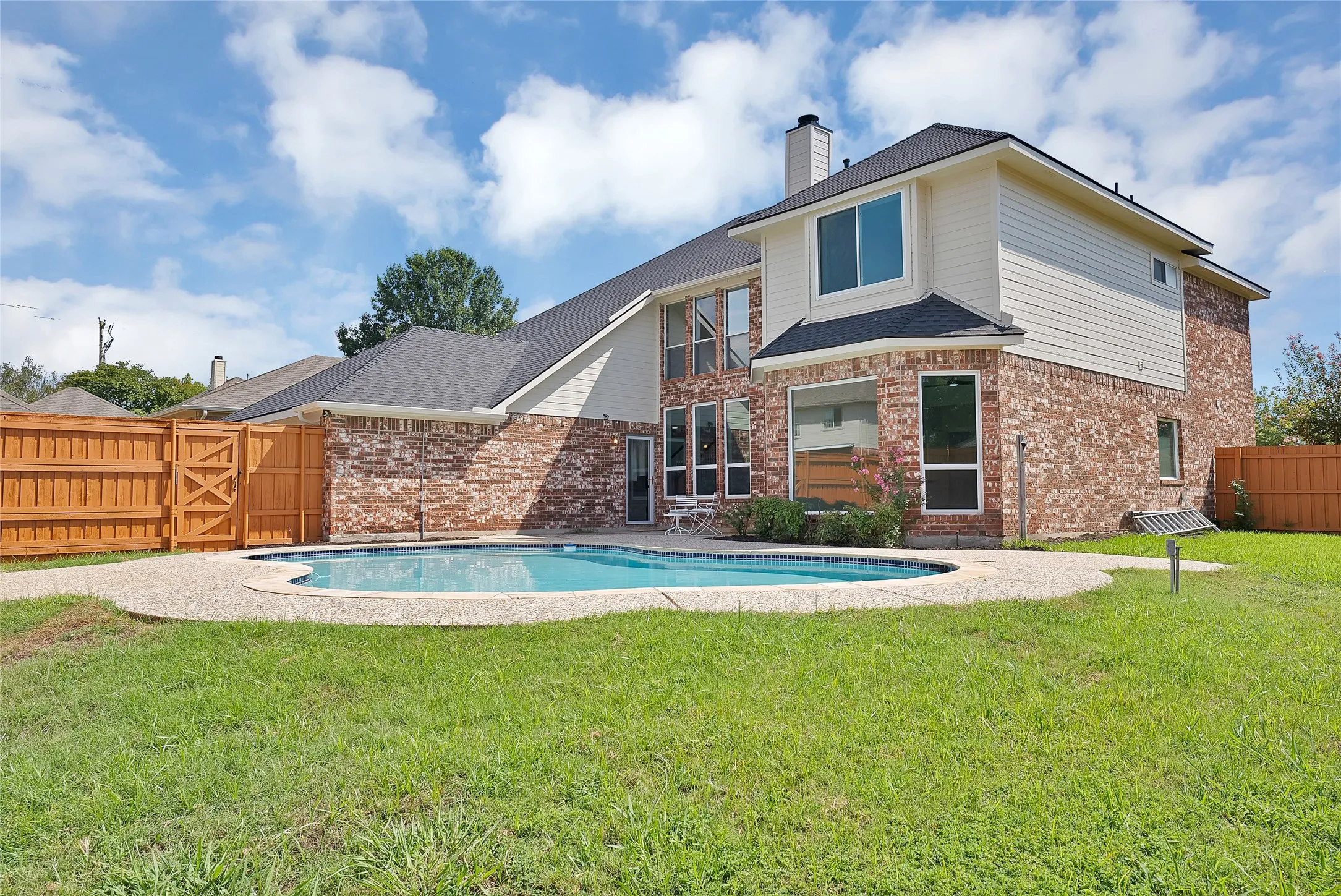 Single Family Residence For Sale in Dallas County , 1225 Donegal Lane, Garland, Texas 75044, 4 Bedroom, 3 Bathroom, 2 Garage spaces, 2,850 Sqft, built in 1997, mls#21386852, Real Estate Agent in Garland, Homes For Sale in Dallas county, Homes For Sale in Garland, Realtor in Garland Texas, Real Estate Brokerage Independent Realty Texas, Luminita Cordes Realtor