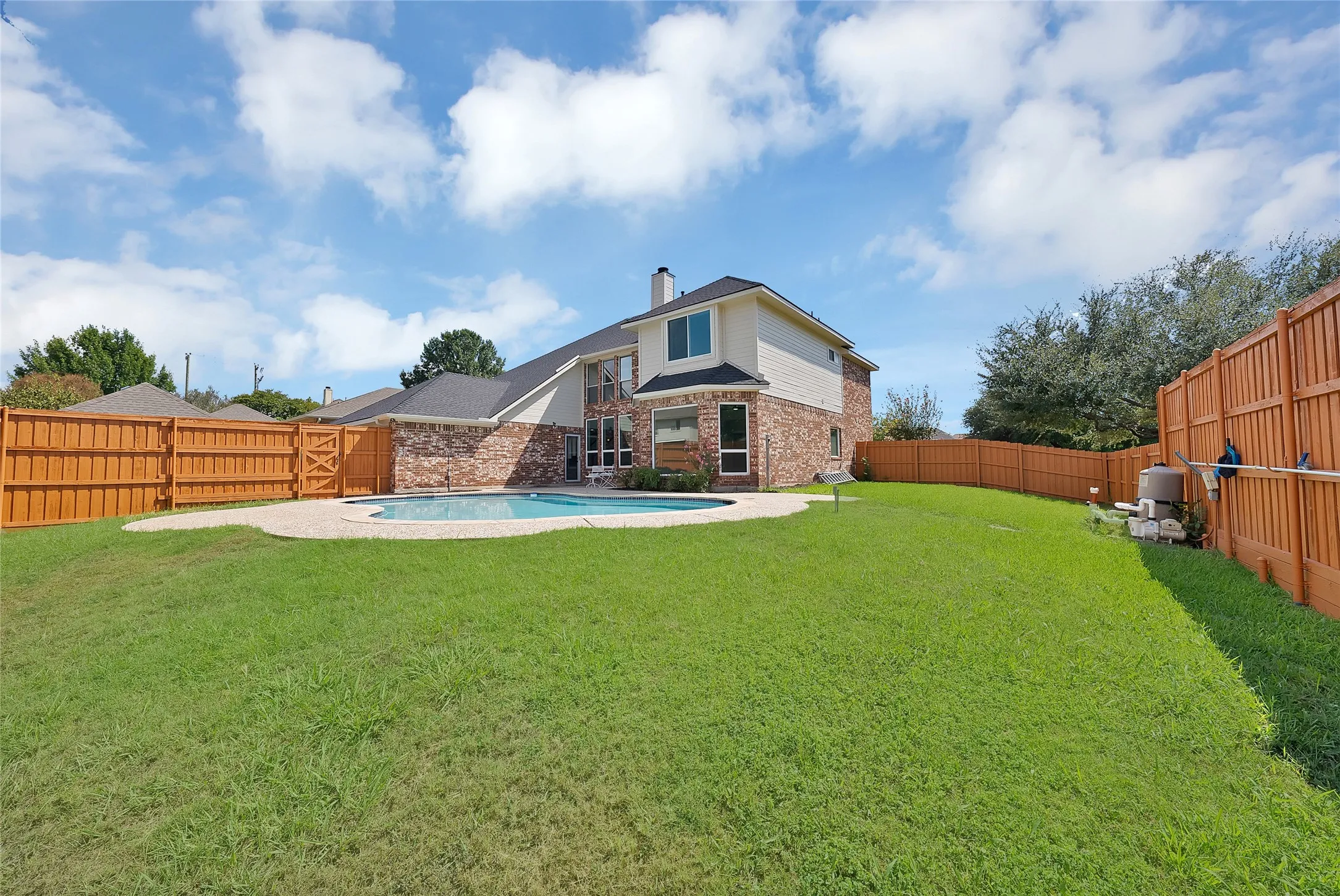 Single Family Residence For Sale in Dallas County , 1225 Donegal Lane, Garland, Texas 75044, 4 Bedroom, 3 Bathroom, 2 Garage spaces, 2,850 Sqft, built in 1997, mls#21386852, Real Estate Agent in Garland, Homes For Sale in Dallas county, Homes For Sale in Garland, Realtor in Garland Texas, Real Estate Brokerage Independent Realty Texas, Luminita Cordes Realtor