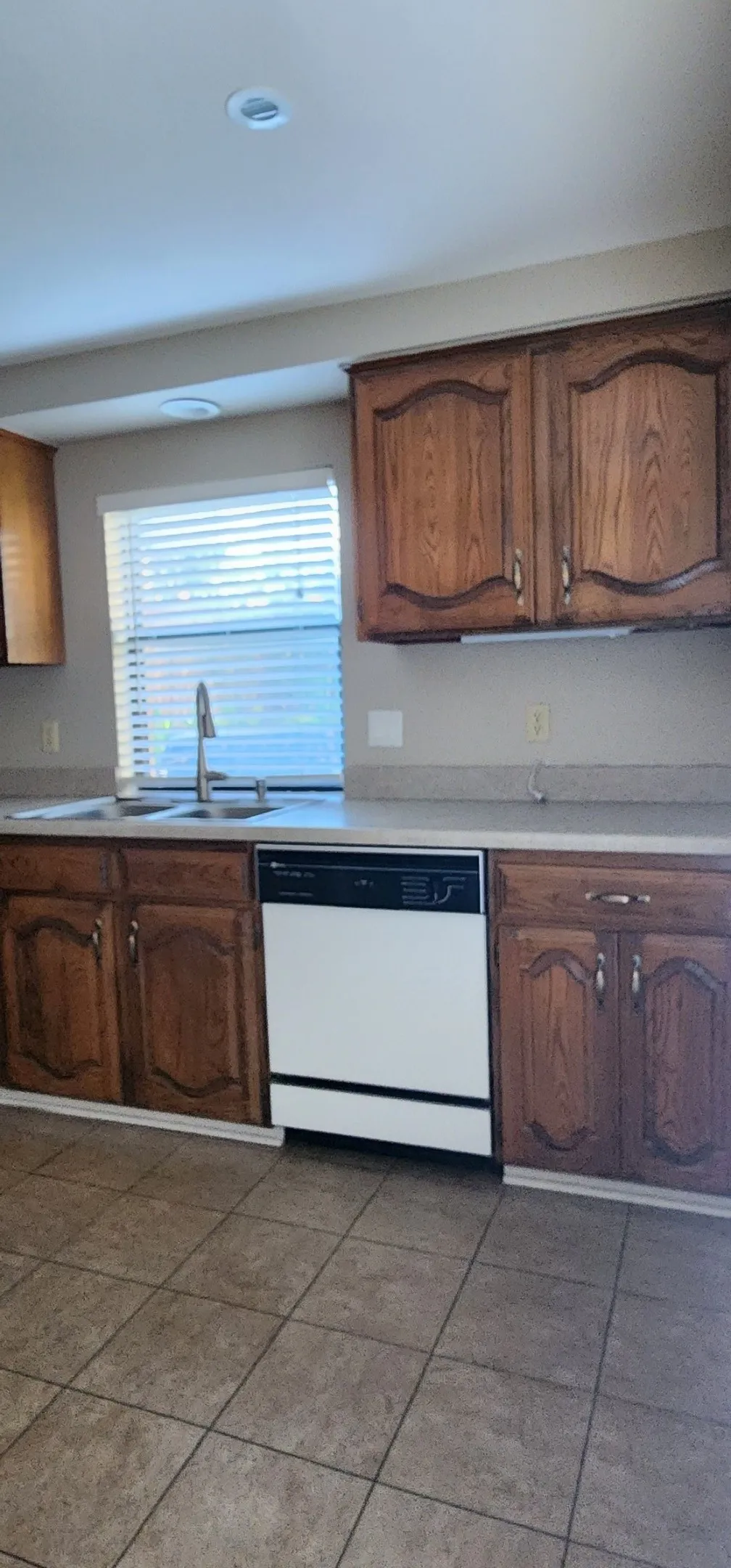 Single Family Residence For Rent in Denton County , 2107 Rose Cliff Lane, Carrollton, Texas 75007, 3 Bedroom, 3 Bathroom, 2 Garage spaces, 1,522 Sqft, built in 1983, mls#21390943, Real Estate Agent in Carrollton, Homes For Rent in Denton county, Homes For Rent in Carrollton, Realtor in Carrollton Texas, Real Estate Brokerage Independent Realty Texas, Luminita Cordes Realtor