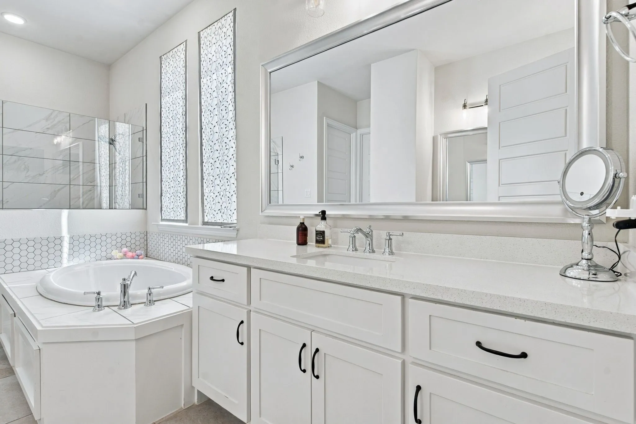 Single Family Residence For Sale in Denton County , 7117 Eagles Ridge Court, Argyle, Texas 76226, 3 Bedroom, 5 Bathroom, 3 Garage spaces, 3,180 Sqft, built in 2019, mls#21390185, Real Estate Agent in Argyle, Homes For Sale in Denton county, Homes For Sale in Argyle, Realtor in Argyle Texas, Real Estate Brokerage Independent Realty Texas, Luminita Cordes Realtor