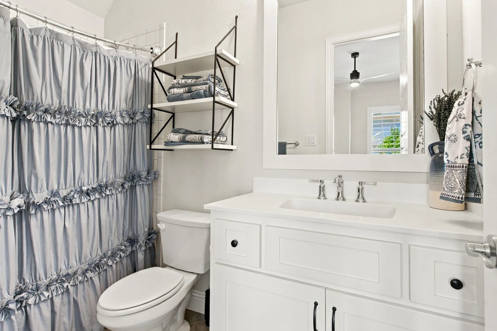 Single Family Residence For Sale in Denton County , 7117 Eagles Ridge Court, Argyle, Texas 76226, 3 Bedroom, 5 Bathroom, 3 Garage spaces, 3,180 Sqft, built in 2019, mls#21390185, Real Estate Agent in Argyle, Homes For Sale in Denton county, Homes For Sale in Argyle, Realtor in Argyle Texas, Real Estate Brokerage Independent Realty Texas, Luminita Cordes Realtor