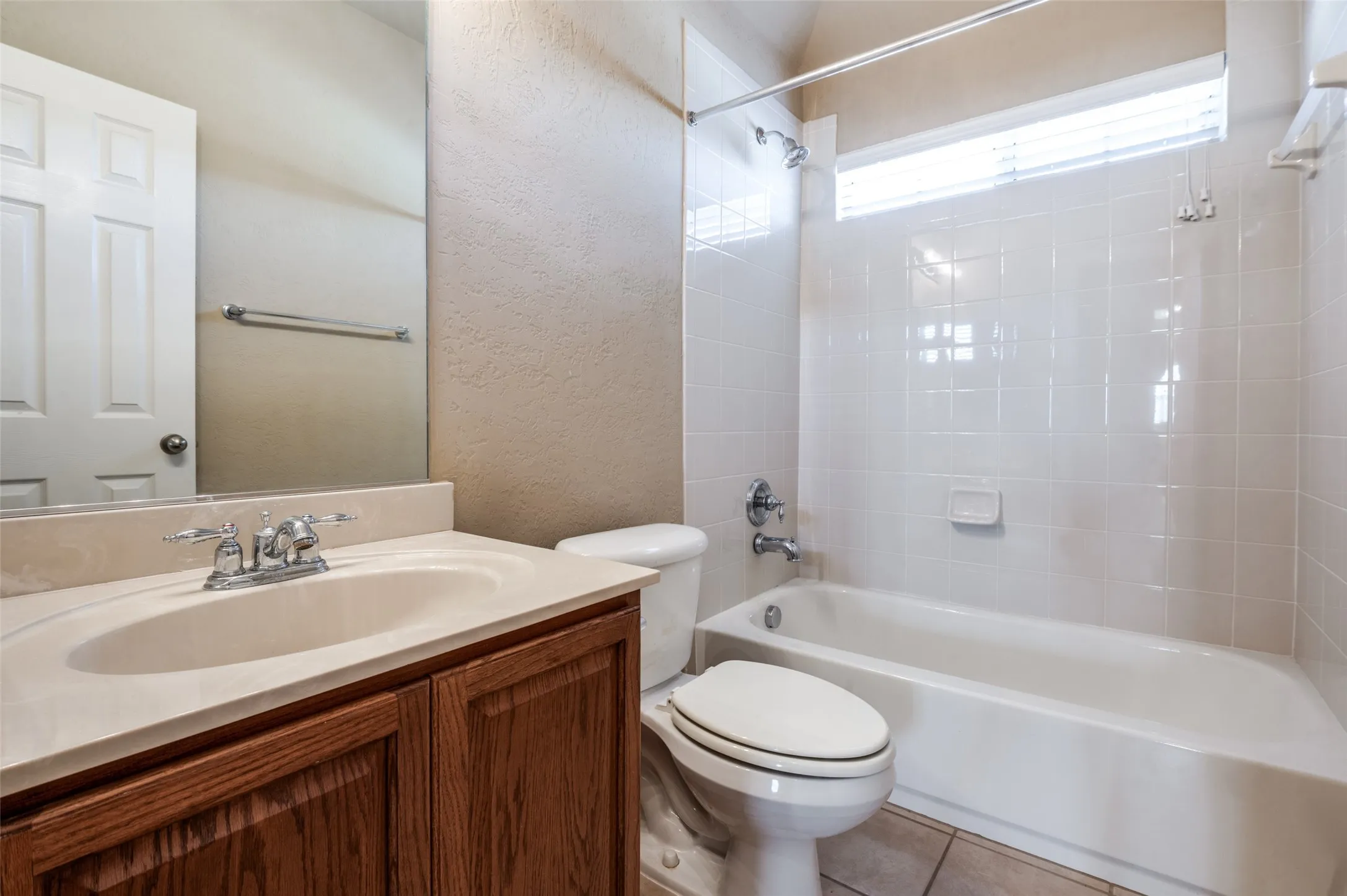 Upstairs full bathroom