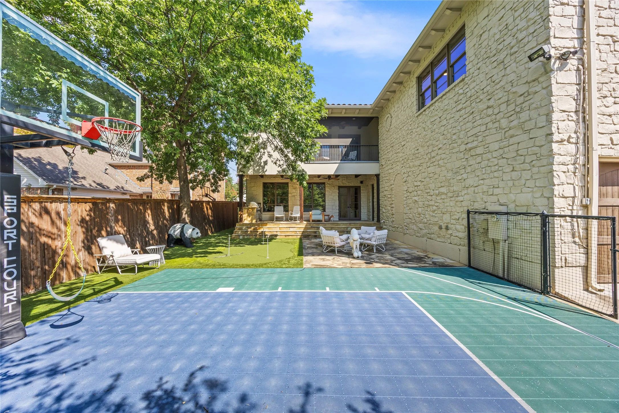Single Family Residence For Sale in Dallas County , 3517 Mockingbird Lane, Highland Park, Texas 75205, 5 Bedroom, 7 Bathroom, 2 Garage spaces, 6,058 Sqft, built in 2007, mls#21381203, Real Estate Agent in Highland Park, Homes For Sale in Dallas county, Homes For Sale in Highland Park, Realtor in Highland Park Texas, Real Estate Brokerage Independent Realty Texas, Luminita Cordes Realtor