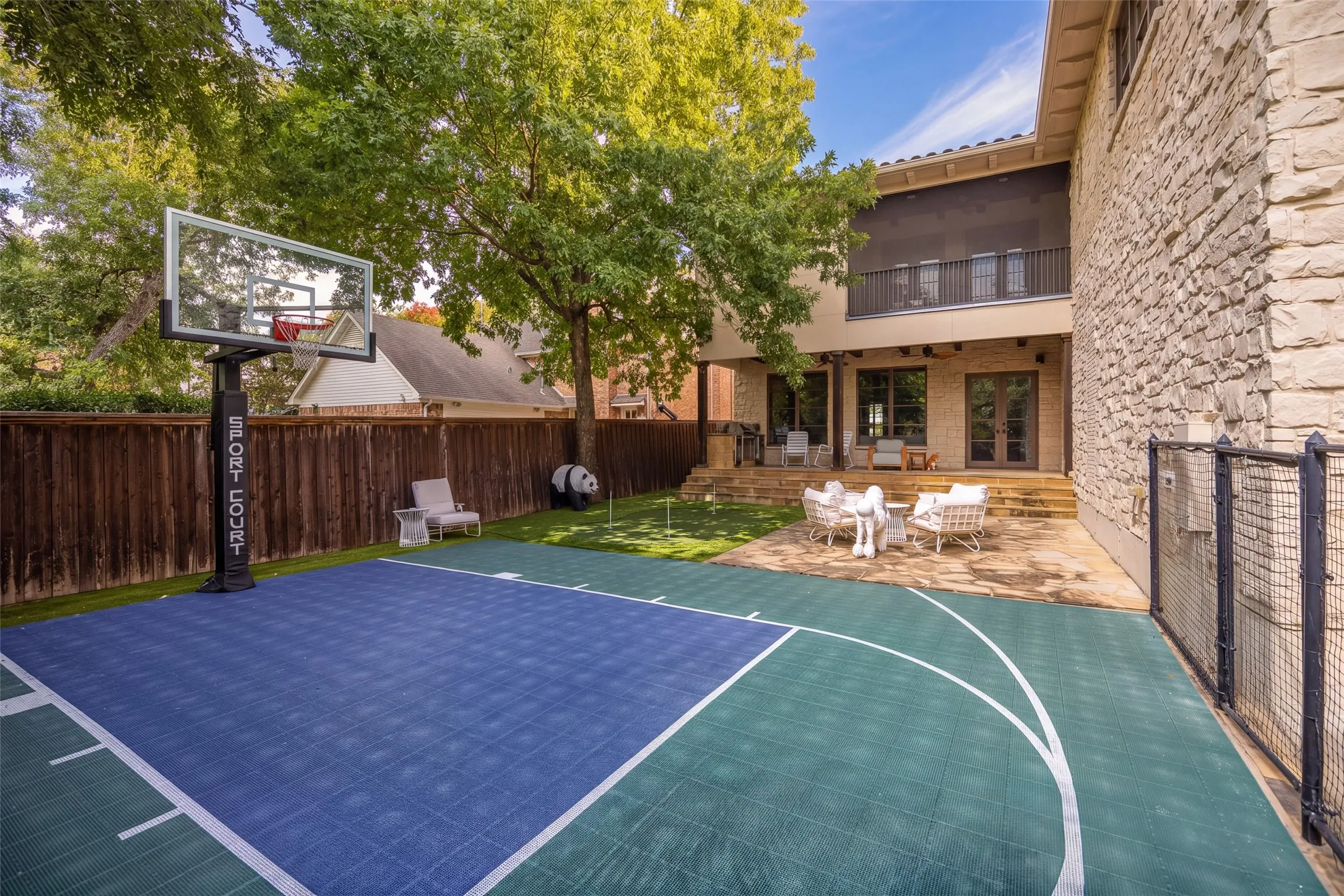 Single Family Residence For Sale in Dallas County , 3517 Mockingbird Lane, Highland Park, Texas 75205, 5 Bedroom, 7 Bathroom, 2 Garage spaces, 6,058 Sqft, built in 2007, mls#21381203, Real Estate Agent in Highland Park, Homes For Sale in Dallas county, Homes For Sale in Highland Park, Realtor in Highland Park Texas, Real Estate Brokerage Independent Realty Texas, Luminita Cordes Realtor