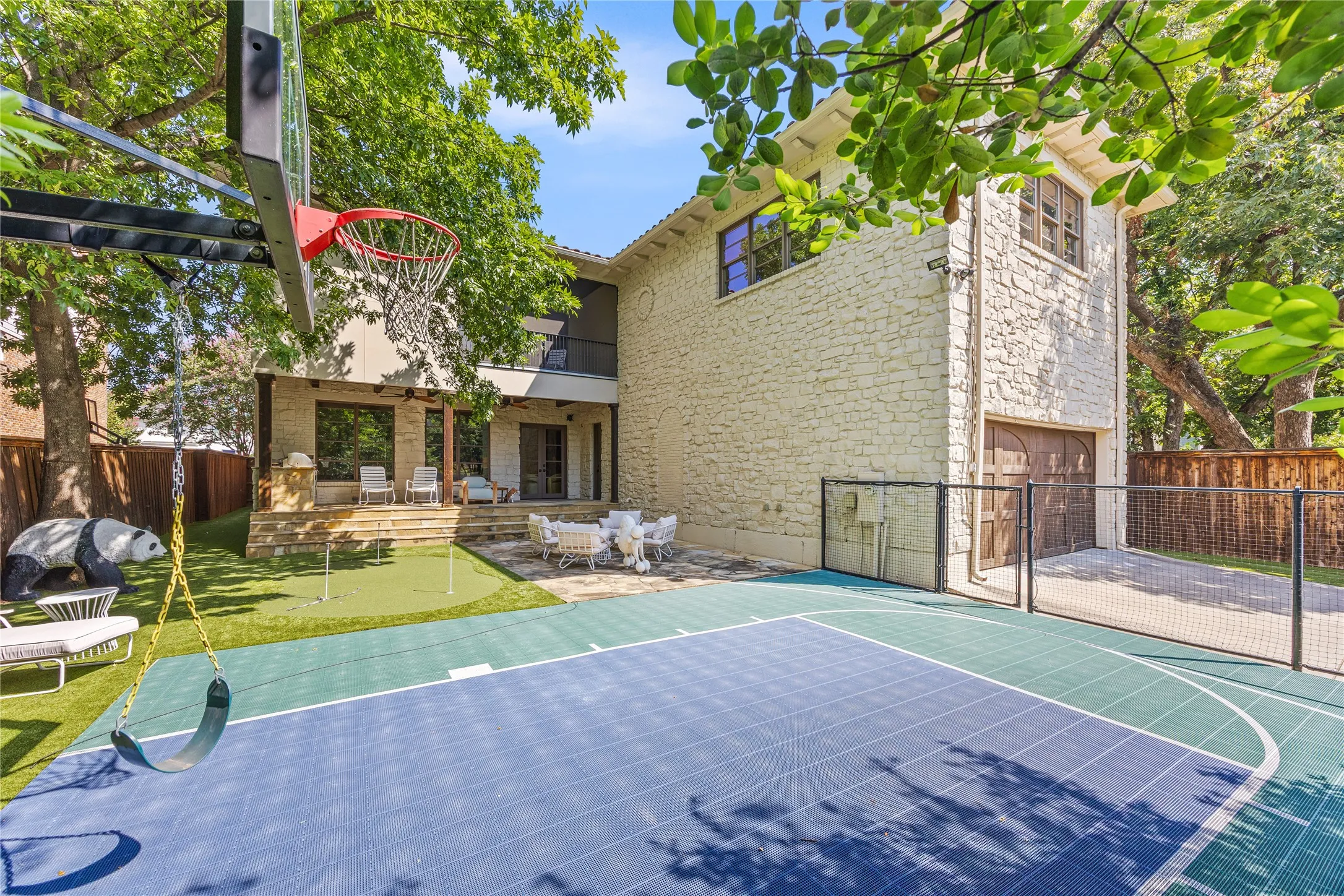 Single Family Residence For Sale in Dallas County , 3517 Mockingbird Lane, Highland Park, Texas 75205, 5 Bedroom, 7 Bathroom, 2 Garage spaces, 6,058 Sqft, built in 2007, mls#21381203, Real Estate Agent in Highland Park, Homes For Sale in Dallas county, Homes For Sale in Highland Park, Realtor in Highland Park Texas, Real Estate Brokerage Independent Realty Texas, Luminita Cordes Realtor