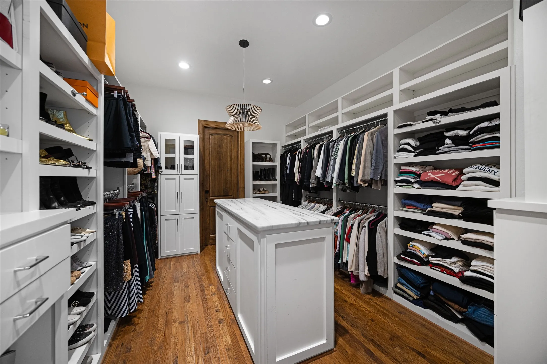 Single Family Residence For Sale in Dallas County , 3517 Mockingbird Lane, Highland Park, Texas 75205, 5 Bedroom, 7 Bathroom, 2 Garage spaces, 6,058 Sqft, built in 2007, mls#21381203, Real Estate Agent in Highland Park, Homes For Sale in Dallas county, Homes For Sale in Highland Park, Realtor in Highland Park Texas, Real Estate Brokerage Independent Realty Texas, Luminita Cordes Realtor