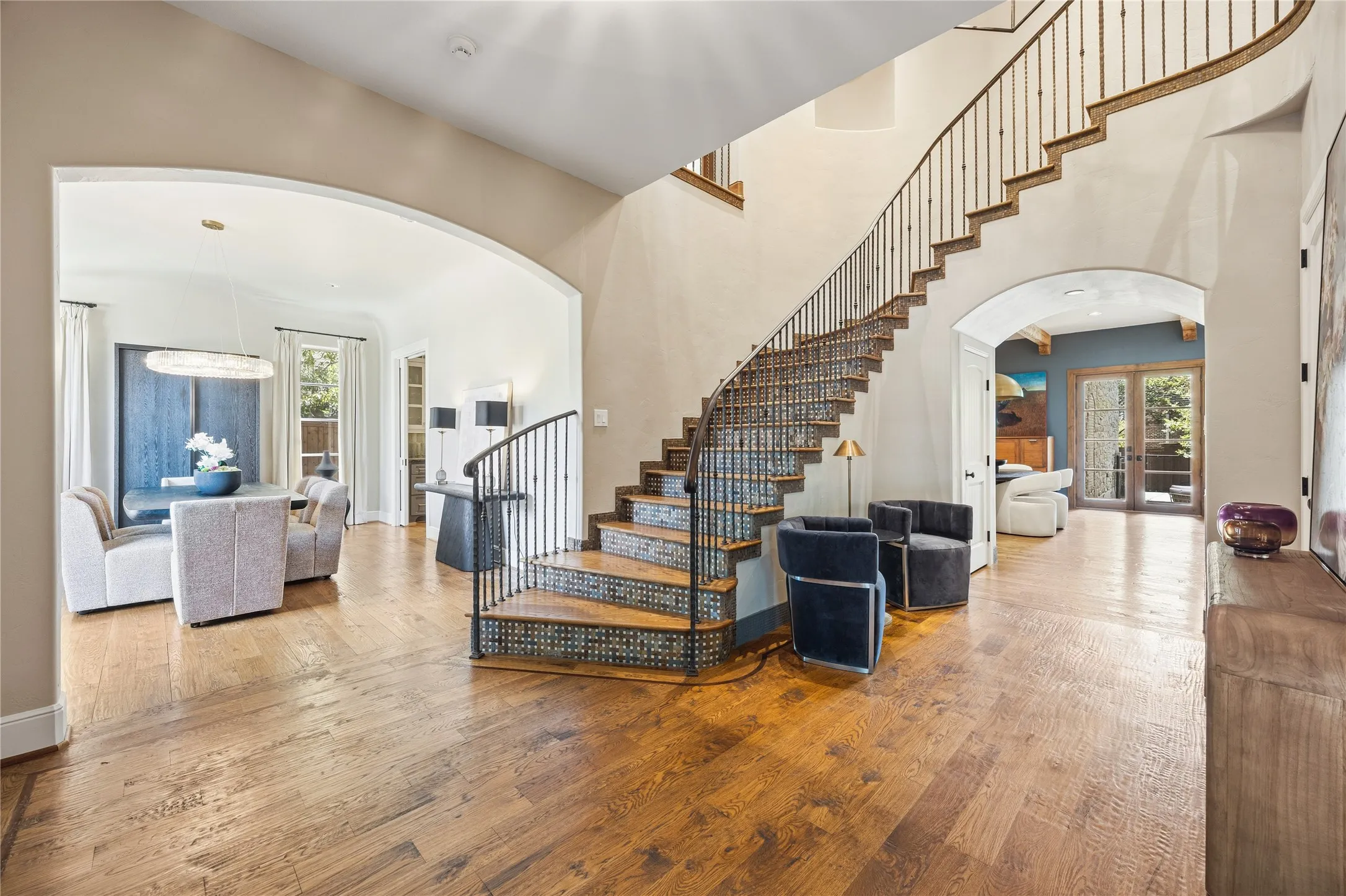 Single Family Residence For Sale in Dallas County , 3517 Mockingbird Lane, Highland Park, Texas 75205, 5 Bedroom, 7 Bathroom, 2 Garage spaces, 6,058 Sqft, built in 2007, mls#21381203, Real Estate Agent in Highland Park, Homes For Sale in Dallas county, Homes For Sale in Highland Park, Realtor in Highland Park Texas, Real Estate Brokerage Independent Realty Texas, Luminita Cordes Realtor