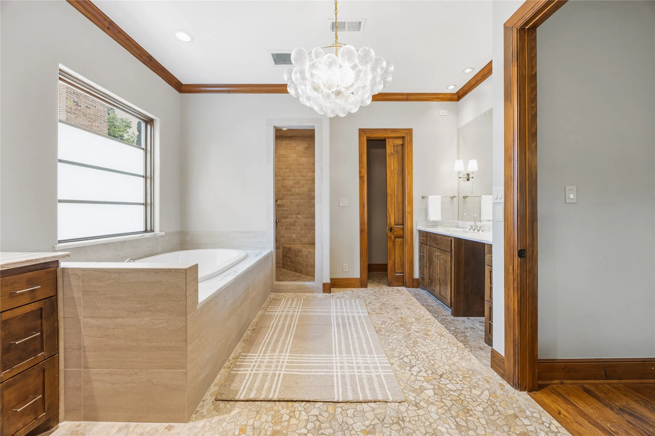 Single Family Residence For Sale in Dallas County , 3517 Mockingbird Lane, Highland Park, Texas 75205, 5 Bedroom, 7 Bathroom, 2 Garage spaces, 6,058 Sqft, built in 2007, mls#21381203, Real Estate Agent in Highland Park, Homes For Sale in Dallas county, Homes For Sale in Highland Park, Realtor in Highland Park Texas, Real Estate Brokerage Independent Realty Texas, Luminita Cordes Realtor