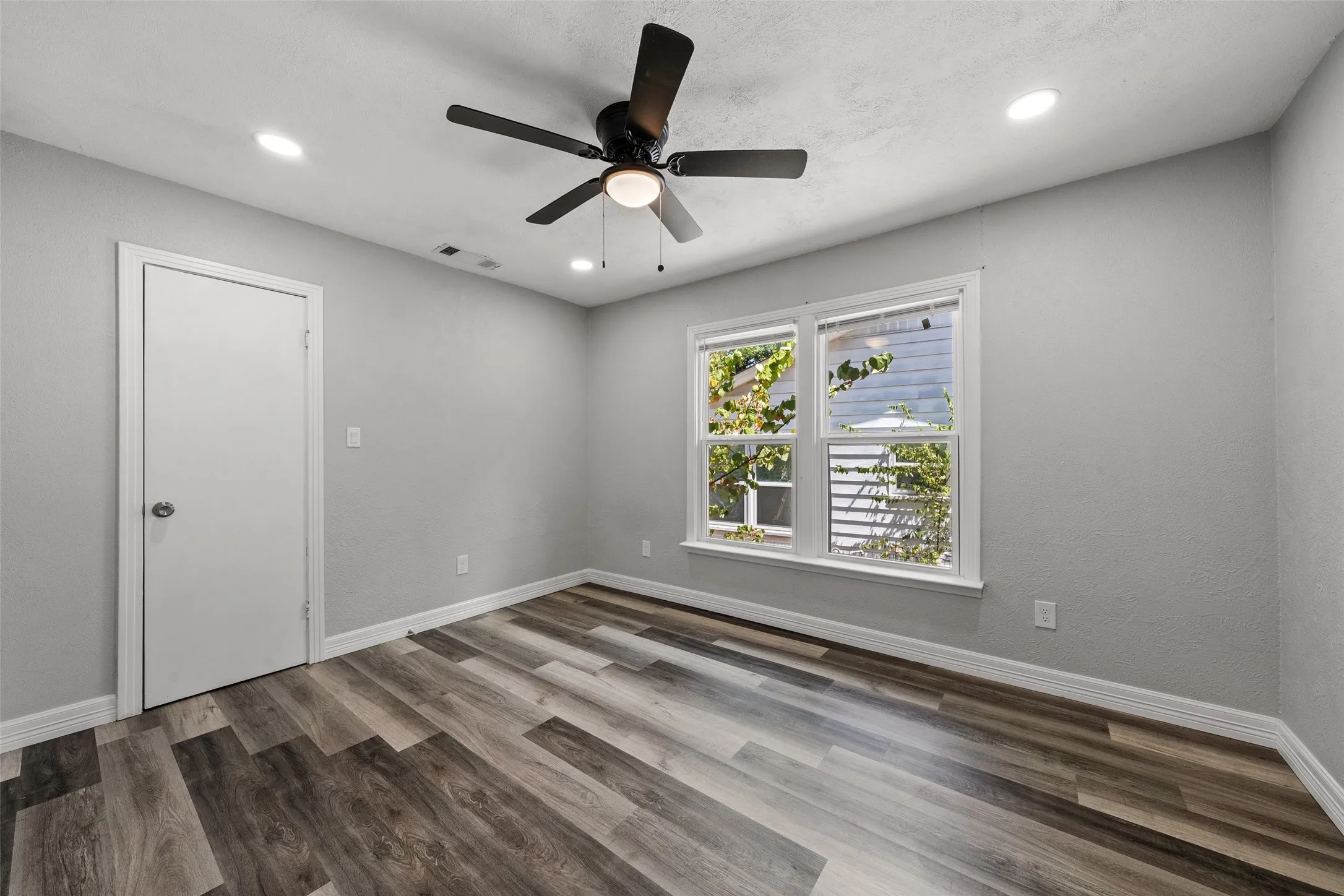 Single Family Residence For Rent in Mc Lennan County , 4529 Sanger Avenue, Waco, Texas 76710, 3 Bedroom, 2 Bathroom, 2 Garage spaces, 1,318 Sqft, built in 1953, mls#21389990, Real Estate Agent in Waco, Homes For Rent in Mc Lennan county, Homes For Rent in Waco, Realtor in Waco Texas, Real Estate Brokerage Independent Realty Texas, Luminita Cordes Realtor