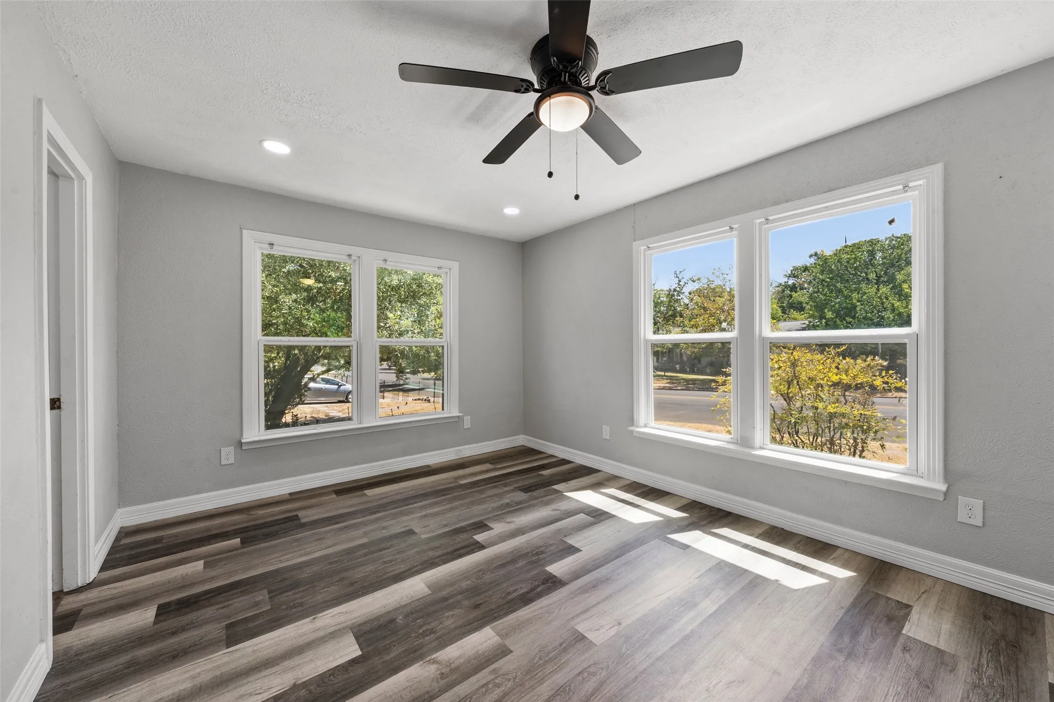 Single Family Residence For Rent in Mc Lennan County , 4529 Sanger Avenue, Waco, Texas 76710, 3 Bedroom, 2 Bathroom, 2 Garage spaces, 1,318 Sqft, built in 1953, mls#21389990, Real Estate Agent in Waco, Homes For Rent in Mc Lennan county, Homes For Rent in Waco, Realtor in Waco Texas, Real Estate Brokerage Independent Realty Texas, Luminita Cordes Realtor
