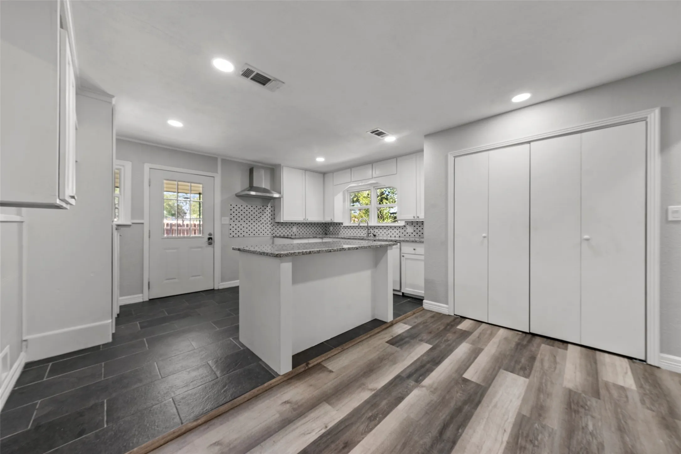 Single Family Residence For Rent in Mc Lennan County , 4529 Sanger Avenue, Waco, Texas 76710, 3 Bedroom, 2 Bathroom, 2 Garage spaces, 1,318 Sqft, built in 1953, mls#21389990, Real Estate Agent in Waco, Homes For Rent in Mc Lennan county, Homes For Rent in Waco, Realtor in Waco Texas, Real Estate Brokerage Independent Realty Texas, Luminita Cordes Realtor