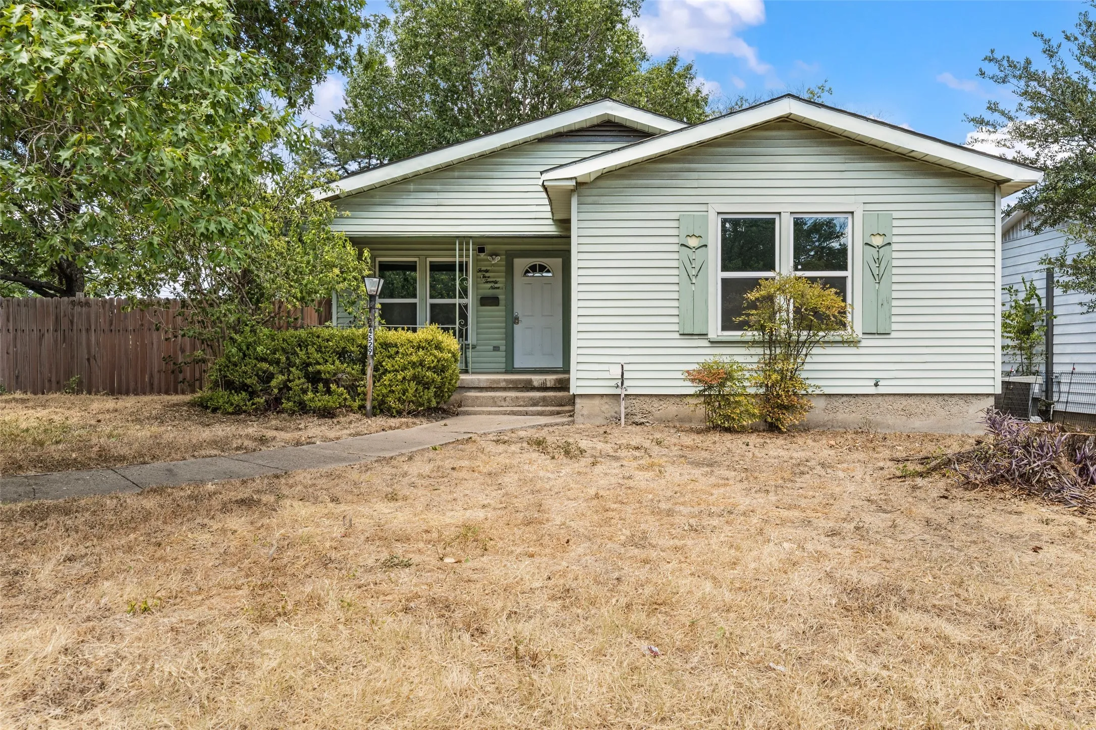 Single Family Residence For Rent in Mc Lennan County , 4529 Sanger Avenue, Waco, Texas 76710, 3 Bedroom, 2 Bathroom, 2 Garage spaces, 1,318 Sqft, built in 1953, mls#21389990, Real Estate Agent in Waco, Homes For Rent in Mc Lennan county, Homes For Rent in Waco, Realtor in Waco Texas, Real Estate Brokerage Independent Realty Texas, Luminita Cordes Realtor