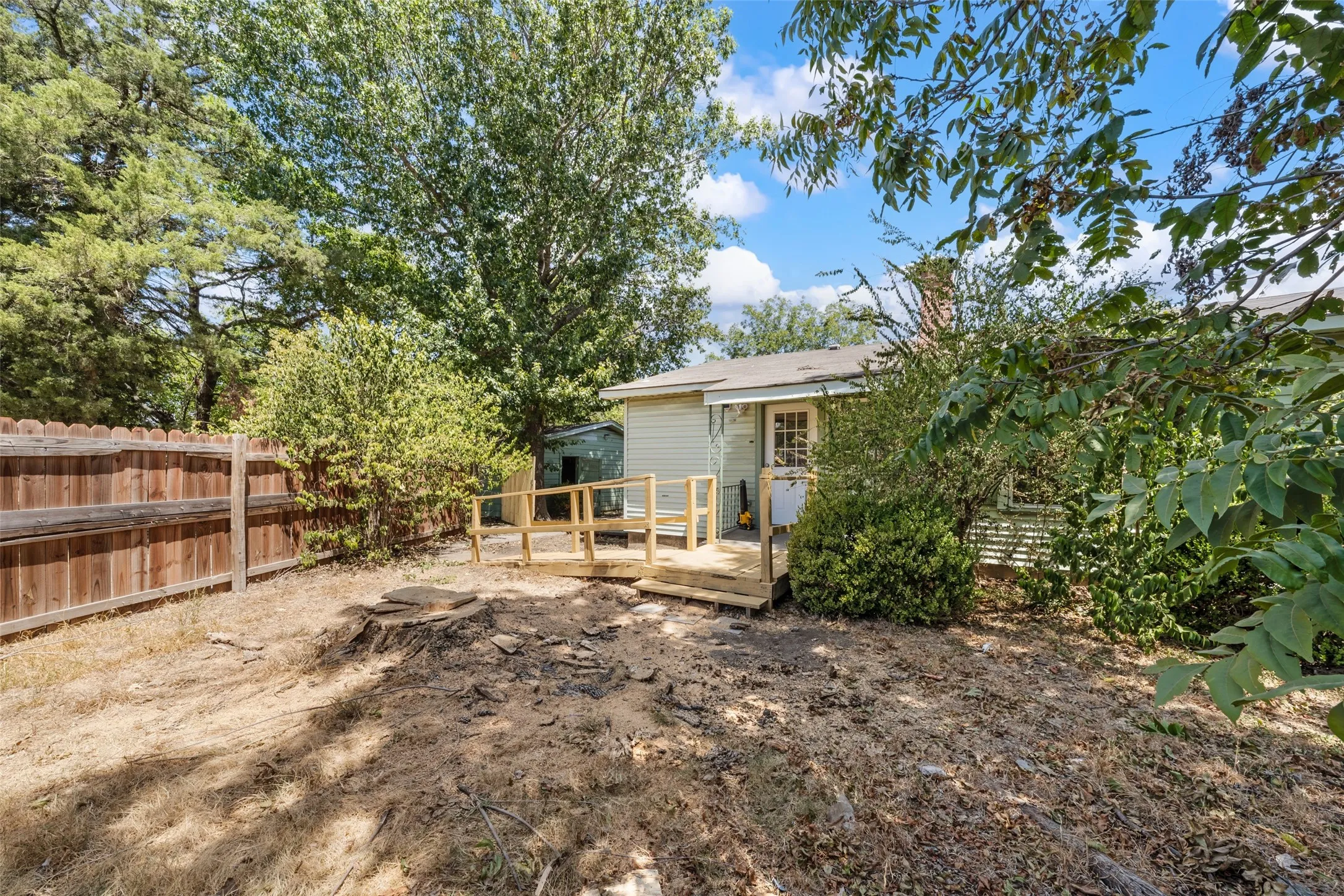 Single Family Residence For Rent in Mc Lennan County , 4529 Sanger Avenue, Waco, Texas 76710, 3 Bedroom, 2 Bathroom, 2 Garage spaces, 1,318 Sqft, built in 1953, mls#21389990, Real Estate Agent in Waco, Homes For Rent in Mc Lennan county, Homes For Rent in Waco, Realtor in Waco Texas, Real Estate Brokerage Independent Realty Texas, Luminita Cordes Realtor