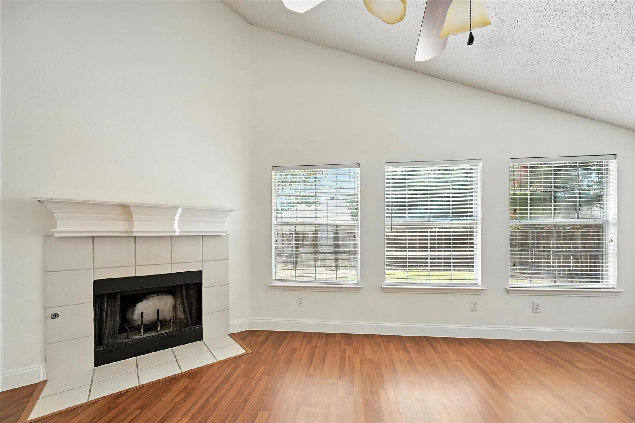 Single Family Residence For Rent in Collin County , 5025 Boxwood Lane, Mc Kinney, Texas 75070, 3 Bedroom, 2 Bathroom, 2 Garage spaces, 1,743 Sqft, built in 1999, mls#21391134, Real Estate Agent in Mc Kinney, Homes For Rent in Collin county, Homes For Rent in Mc Kinney, Realtor in Mc Kinney Texas, Real Estate Brokerage Independent Realty Texas, Luminita Cordes Realtor