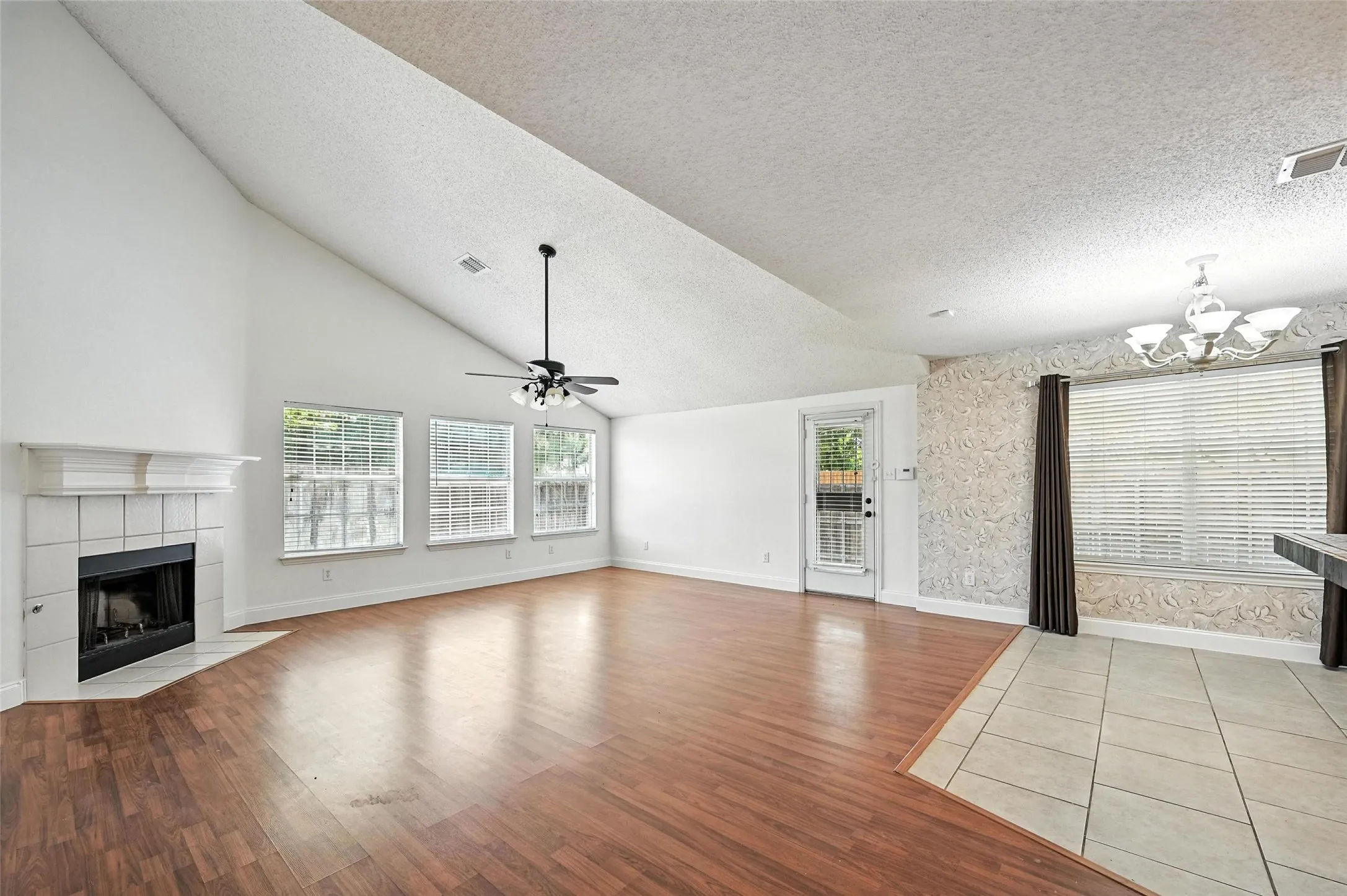 Single Family Residence For Rent in Collin County , 5025 Boxwood Lane, Mc Kinney, Texas 75070, 3 Bedroom, 2 Bathroom, 2 Garage spaces, 1,743 Sqft, built in 1999, mls#21391134, Real Estate Agent in Mc Kinney, Homes For Rent in Collin county, Homes For Rent in Mc Kinney, Realtor in Mc Kinney Texas, Real Estate Brokerage Independent Realty Texas, Luminita Cordes Realtor