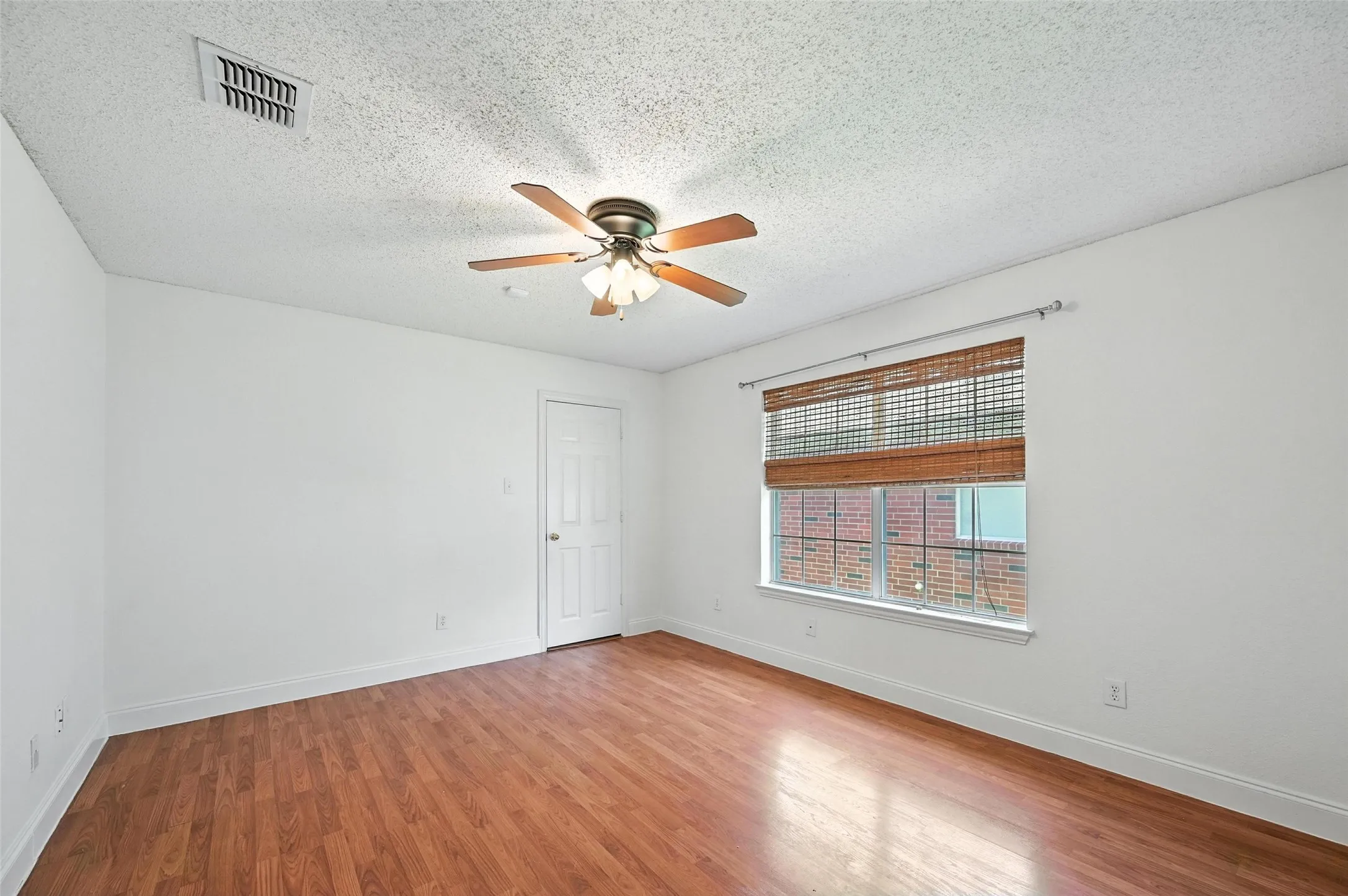 Single Family Residence For Rent in Collin County , 5025 Boxwood Lane, Mc Kinney, Texas 75070, 3 Bedroom, 2 Bathroom, 2 Garage spaces, 1,743 Sqft, built in 1999, mls#21391134, Real Estate Agent in Mc Kinney, Homes For Rent in Collin county, Homes For Rent in Mc Kinney, Realtor in Mc Kinney Texas, Real Estate Brokerage Independent Realty Texas, Luminita Cordes Realtor