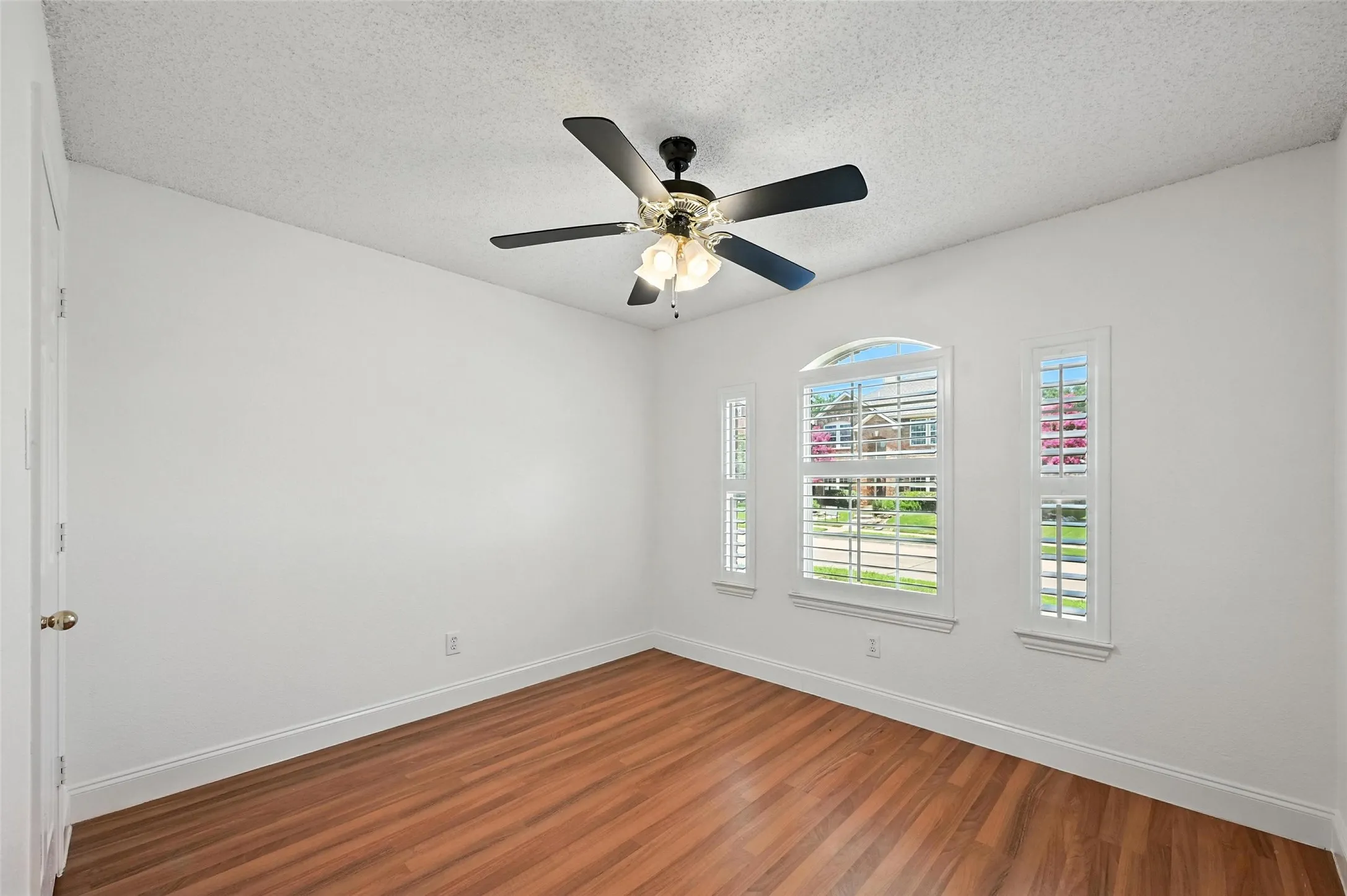 Single Family Residence For Rent in Collin County , 5025 Boxwood Lane, Mc Kinney, Texas 75070, 3 Bedroom, 2 Bathroom, 2 Garage spaces, 1,743 Sqft, built in 1999, mls#21391134, Real Estate Agent in Mc Kinney, Homes For Rent in Collin county, Homes For Rent in Mc Kinney, Realtor in Mc Kinney Texas, Real Estate Brokerage Independent Realty Texas, Luminita Cordes Realtor
