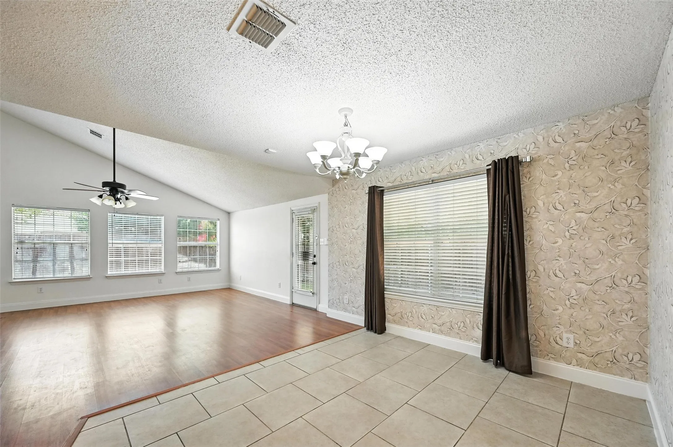 Single Family Residence For Rent in Collin County , 5025 Boxwood Lane, Mc Kinney, Texas 75070, 3 Bedroom, 2 Bathroom, 2 Garage spaces, 1,743 Sqft, built in 1999, mls#21391134, Real Estate Agent in Mc Kinney, Homes For Rent in Collin county, Homes For Rent in Mc Kinney, Realtor in Mc Kinney Texas, Real Estate Brokerage Independent Realty Texas, Luminita Cordes Realtor