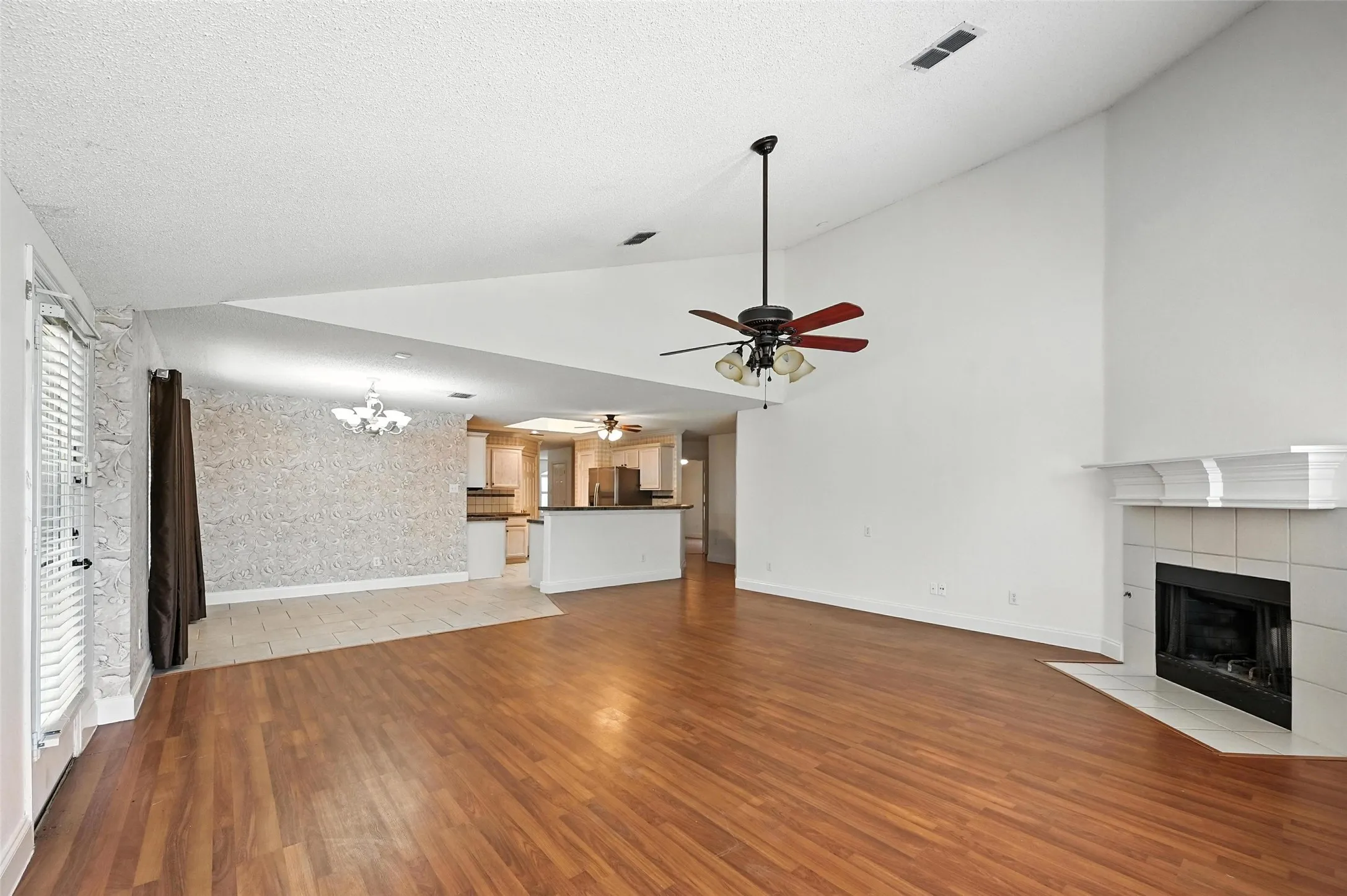 Single Family Residence For Rent in Collin County , 5025 Boxwood Lane, Mc Kinney, Texas 75070, 3 Bedroom, 2 Bathroom, 2 Garage spaces, 1,743 Sqft, built in 1999, mls#21391134, Real Estate Agent in Mc Kinney, Homes For Rent in Collin county, Homes For Rent in Mc Kinney, Realtor in Mc Kinney Texas, Real Estate Brokerage Independent Realty Texas, Luminita Cordes Realtor