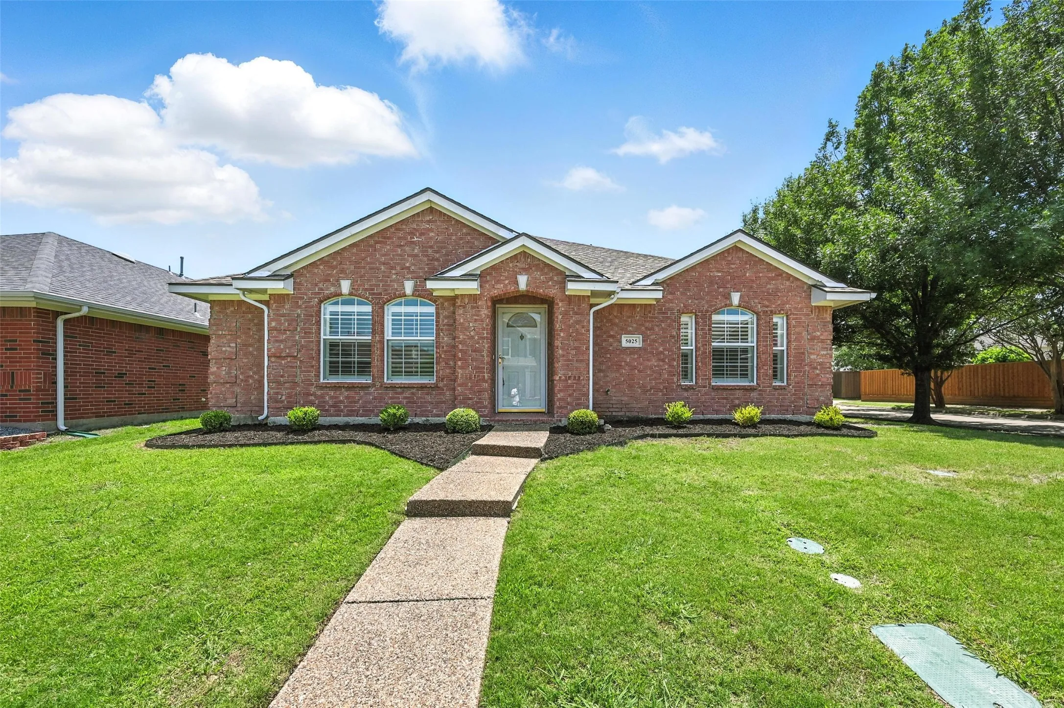 Single Family Residence For Rent in Collin County , 5025 Boxwood Lane, Mc Kinney, Texas 75070, 3 Bedroom, 2 Bathroom, 2 Garage spaces, 1,743 Sqft, built in 1999, mls#21391134, Real Estate Agent in Mc Kinney, Homes For Rent in Collin county, Homes For Rent in Mc Kinney, Realtor in Mc Kinney Texas, Real Estate Brokerage Independent Realty Texas, Luminita Cordes Realtor