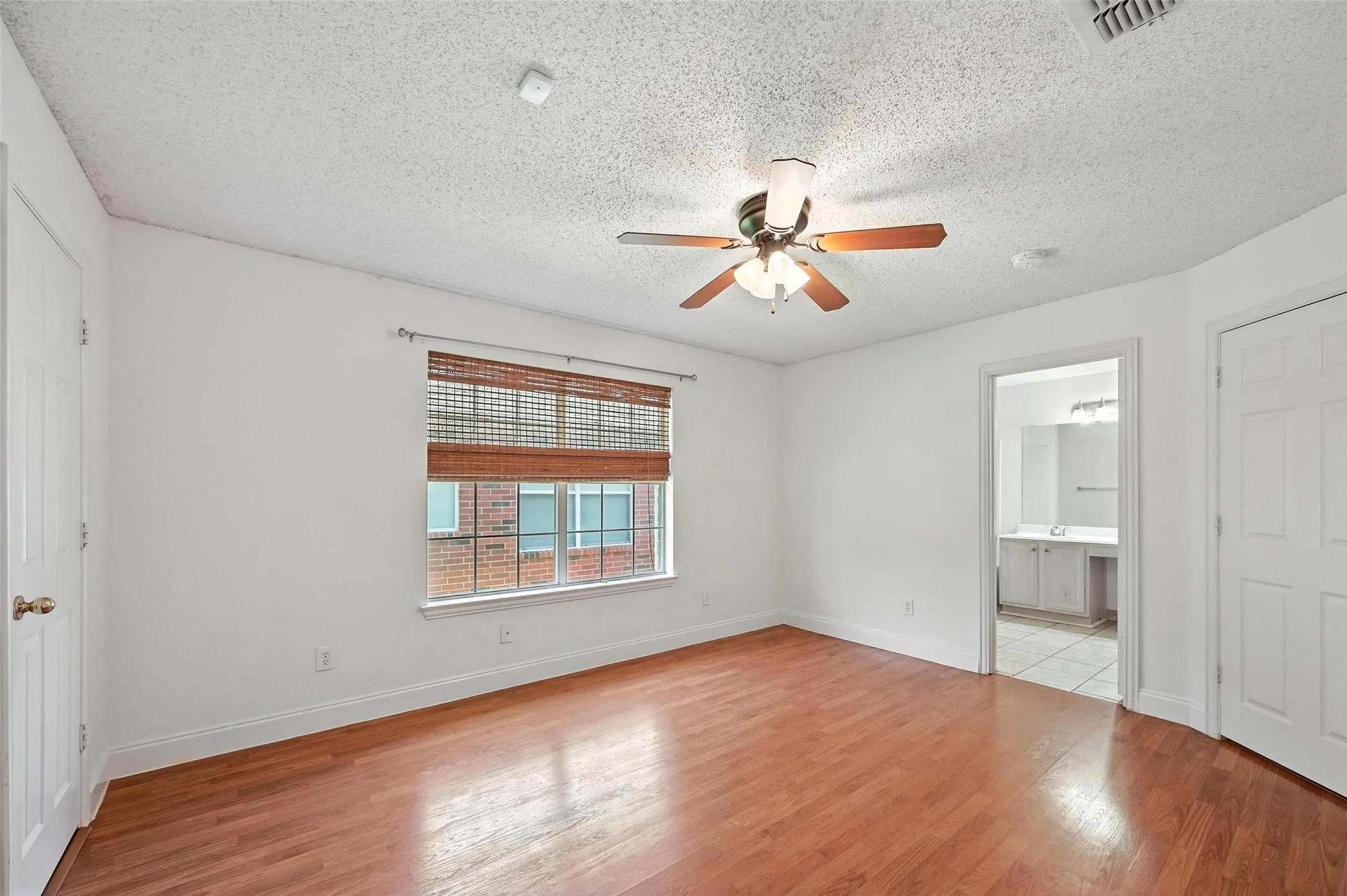 Single Family Residence For Rent in Collin County , 5025 Boxwood Lane, Mc Kinney, Texas 75070, 3 Bedroom, 2 Bathroom, 2 Garage spaces, 1,743 Sqft, built in 1999, mls#21391134, Real Estate Agent in Mc Kinney, Homes For Rent in Collin county, Homes For Rent in Mc Kinney, Realtor in Mc Kinney Texas, Real Estate Brokerage Independent Realty Texas, Luminita Cordes Realtor