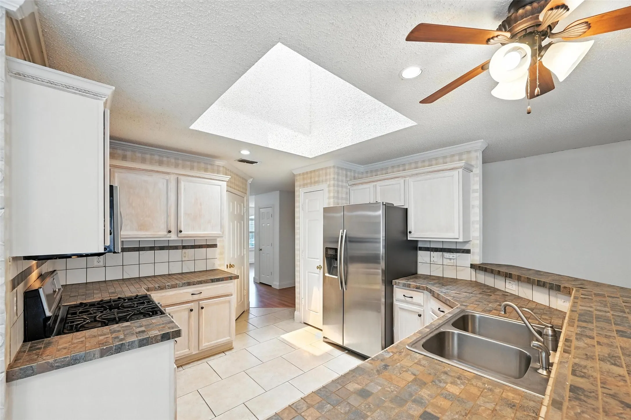 Single Family Residence For Rent in Collin County , 5025 Boxwood Lane, Mc Kinney, Texas 75070, 3 Bedroom, 2 Bathroom, 2 Garage spaces, 1,743 Sqft, built in 1999, mls#21391134, Real Estate Agent in Mc Kinney, Homes For Rent in Collin county, Homes For Rent in Mc Kinney, Realtor in Mc Kinney Texas, Real Estate Brokerage Independent Realty Texas, Luminita Cordes Realtor