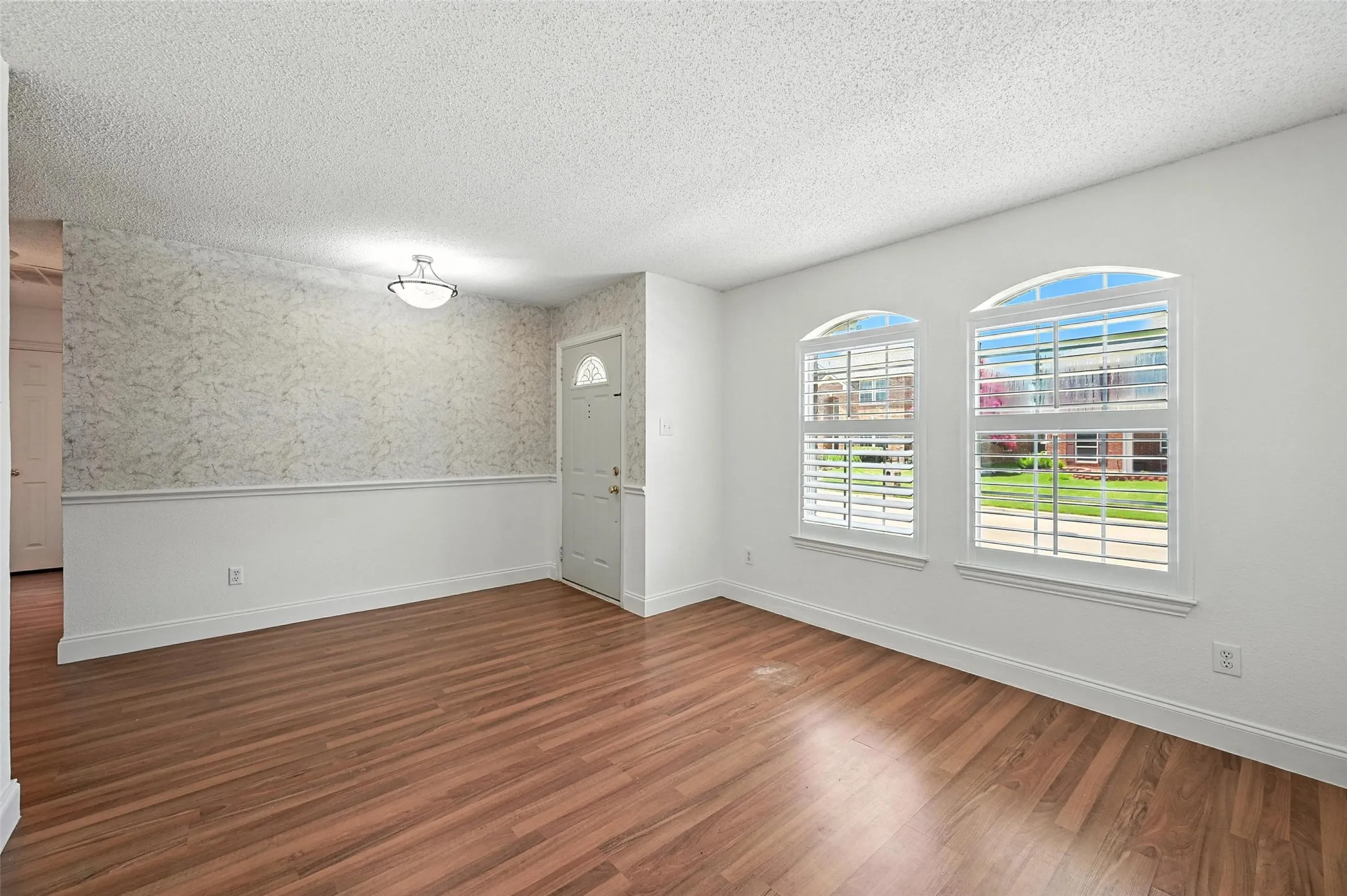 Single Family Residence For Rent in Collin County , 5025 Boxwood Lane, Mc Kinney, Texas 75070, 3 Bedroom, 2 Bathroom, 2 Garage spaces, 1,743 Sqft, built in 1999, mls#21391134, Real Estate Agent in Mc Kinney, Homes For Rent in Collin county, Homes For Rent in Mc Kinney, Realtor in Mc Kinney Texas, Real Estate Brokerage Independent Realty Texas, Luminita Cordes Realtor