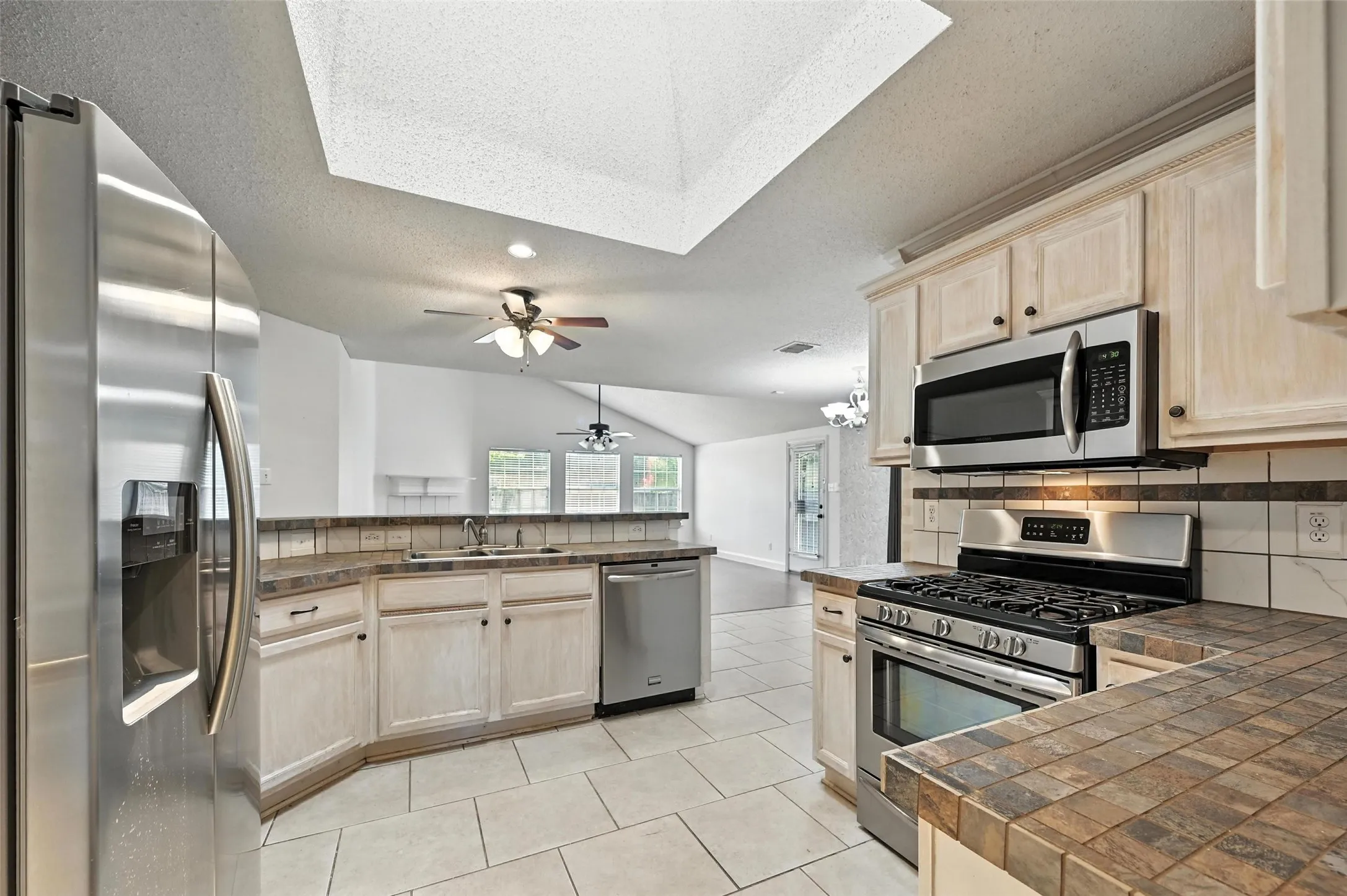 Single Family Residence For Rent in Collin County , 5025 Boxwood Lane, Mc Kinney, Texas 75070, 3 Bedroom, 2 Bathroom, 2 Garage spaces, 1,743 Sqft, built in 1999, mls#21391134, Real Estate Agent in Mc Kinney, Homes For Rent in Collin county, Homes For Rent in Mc Kinney, Realtor in Mc Kinney Texas, Real Estate Brokerage Independent Realty Texas, Luminita Cordes Realtor