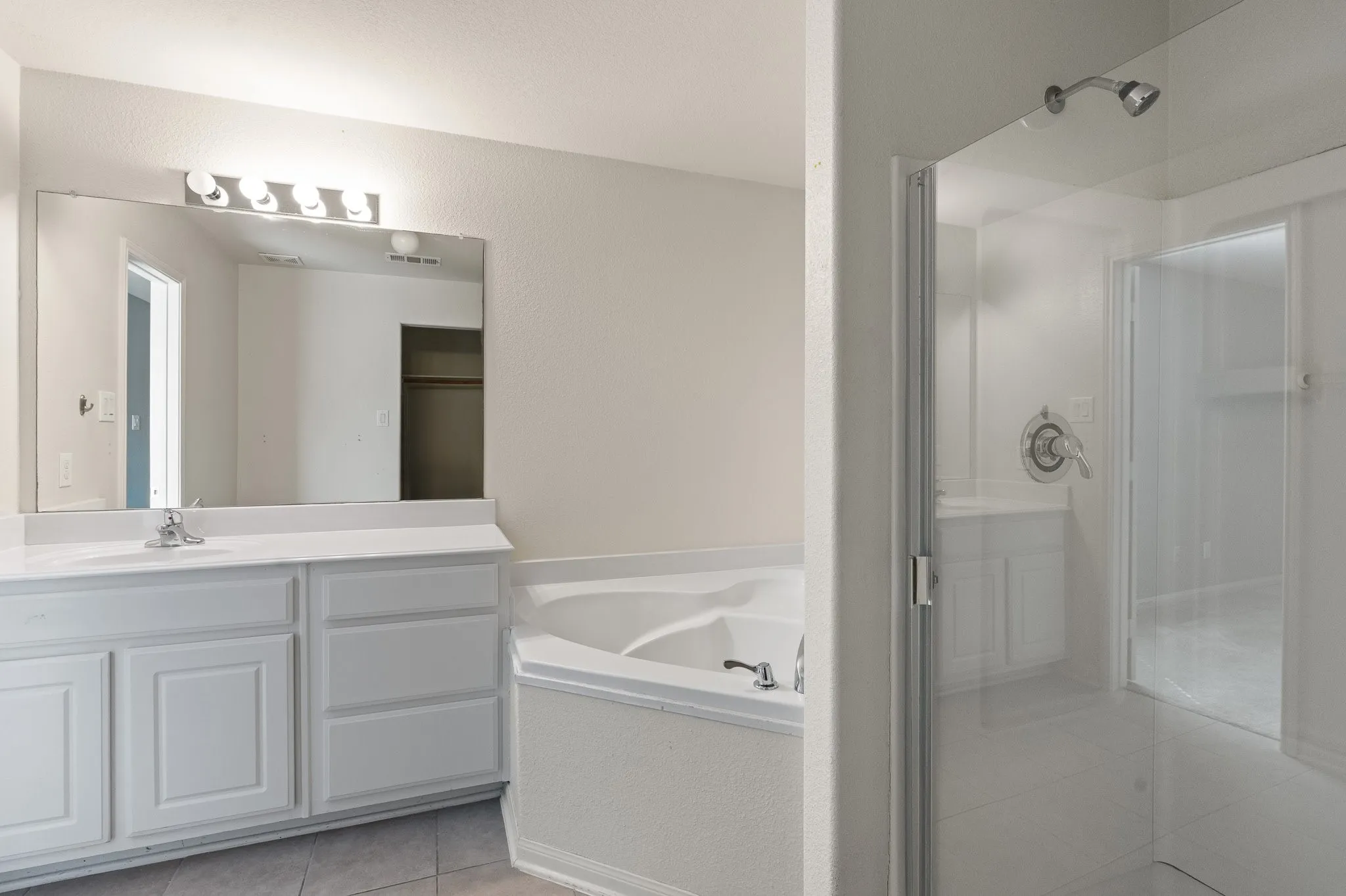 Another view of the bathroom
