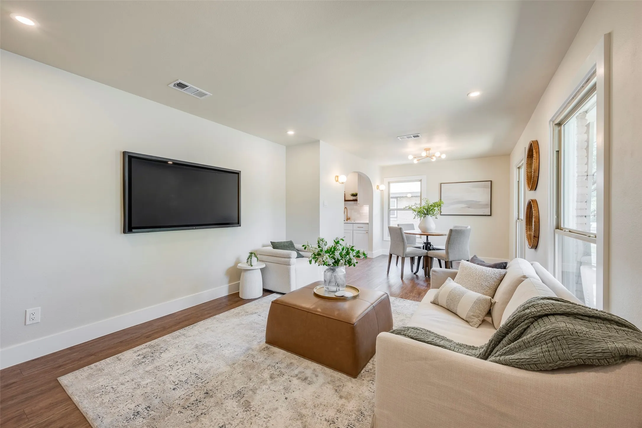 Single Family Residence For Sale in Dallas County , 10256 Casa View Drive, Dallas, Texas 75228, 3 Bedroom, 2 Bathroom, 2 Garage spaces, 1,239 Sqft, built in 1953, mls#21390295, Real Estate Agent in Dallas, Homes For Sale in Dallas county, Homes For Sale in Dallas, Realtor in Dallas Texas, Real Estate Brokerage Independent Realty Texas, Luminita Cordes Realtor