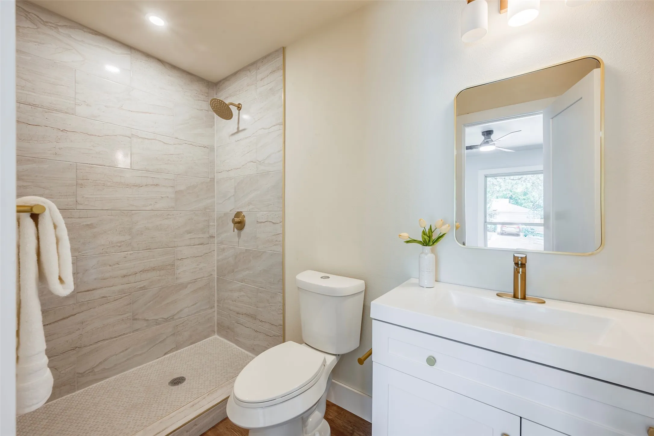 Single Family Residence For Sale in Dallas County , 10256 Casa View Drive, Dallas, Texas 75228, 3 Bedroom, 2 Bathroom, 2 Garage spaces, 1,239 Sqft, built in 1953, mls#21390295, Real Estate Agent in Dallas, Homes For Sale in Dallas county, Homes For Sale in Dallas, Realtor in Dallas Texas, Real Estate Brokerage Independent Realty Texas, Luminita Cordes Realtor