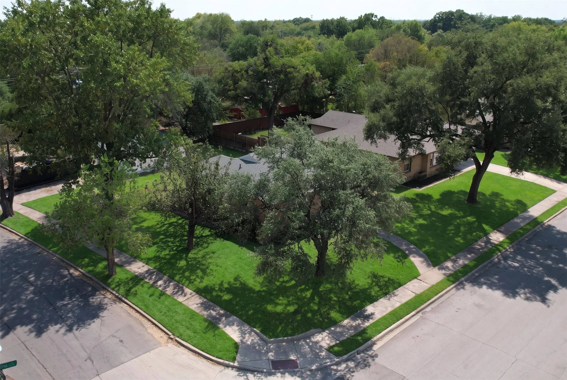 Single Family Residence For Sale in Dallas County , 10256 Casa View Drive, Dallas, Texas 75228, 3 Bedroom, 2 Bathroom, 2 Garage spaces, 1,239 Sqft, built in 1953, mls#21390295, Real Estate Agent in Dallas, Homes For Sale in Dallas county, Homes For Sale in Dallas, Realtor in Dallas Texas, Real Estate Brokerage Independent Realty Texas, Luminita Cordes Realtor