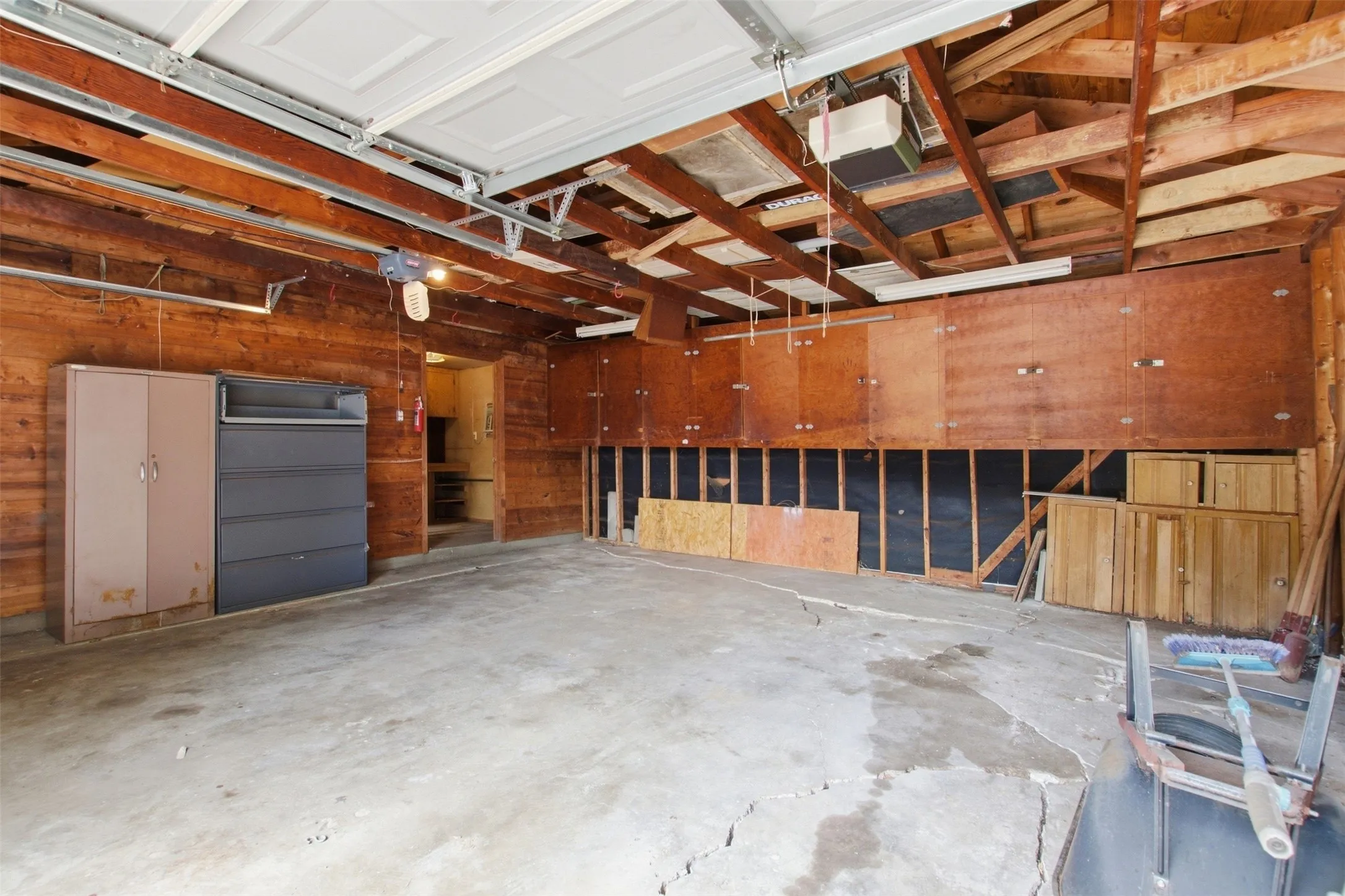 Single Family Residence For Rent in Dallas County , 6445 Glennox Lane, Dallas, Texas 75214, 2 Bedroom, 2 Bathroom, 2 Garage spaces, 1,373 Sqft, built in 1954, mls#21390656, Real Estate Agent in Dallas, Homes For Rent in Dallas county, Homes For Rent in Dallas, Realtor in Dallas Texas, Real Estate Brokerage Independent Realty Texas, Luminita Cordes Realtor