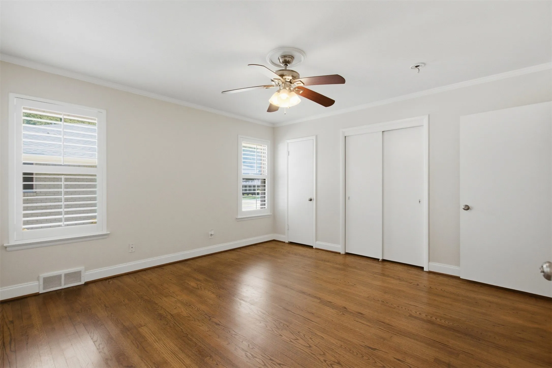 Single Family Residence For Rent in Dallas County , 6445 Glennox Lane, Dallas, Texas 75214, 2 Bedroom, 2 Bathroom, 2 Garage spaces, 1,373 Sqft, built in 1954, mls#21390656, Real Estate Agent in Dallas, Homes For Rent in Dallas county, Homes For Rent in Dallas, Realtor in Dallas Texas, Real Estate Brokerage Independent Realty Texas, Luminita Cordes Realtor