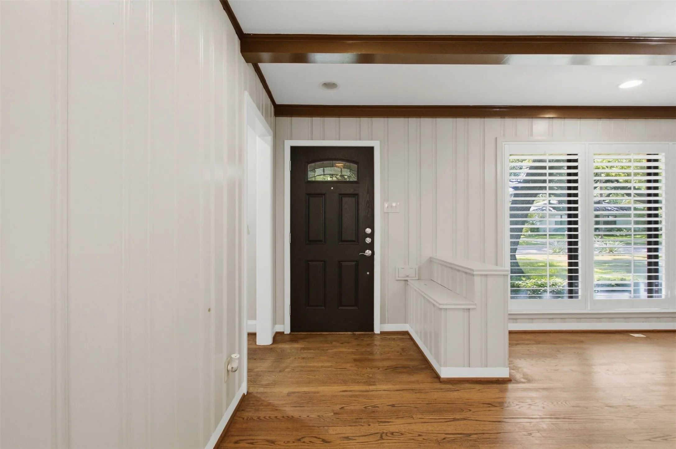 Single Family Residence For Rent in Dallas County , 6445 Glennox Lane, Dallas, Texas 75214, 2 Bedroom, 2 Bathroom, 2 Garage spaces, 1,373 Sqft, built in 1954, mls#21390656, Real Estate Agent in Dallas, Homes For Rent in Dallas county, Homes For Rent in Dallas, Realtor in Dallas Texas, Real Estate Brokerage Independent Realty Texas, Luminita Cordes Realtor